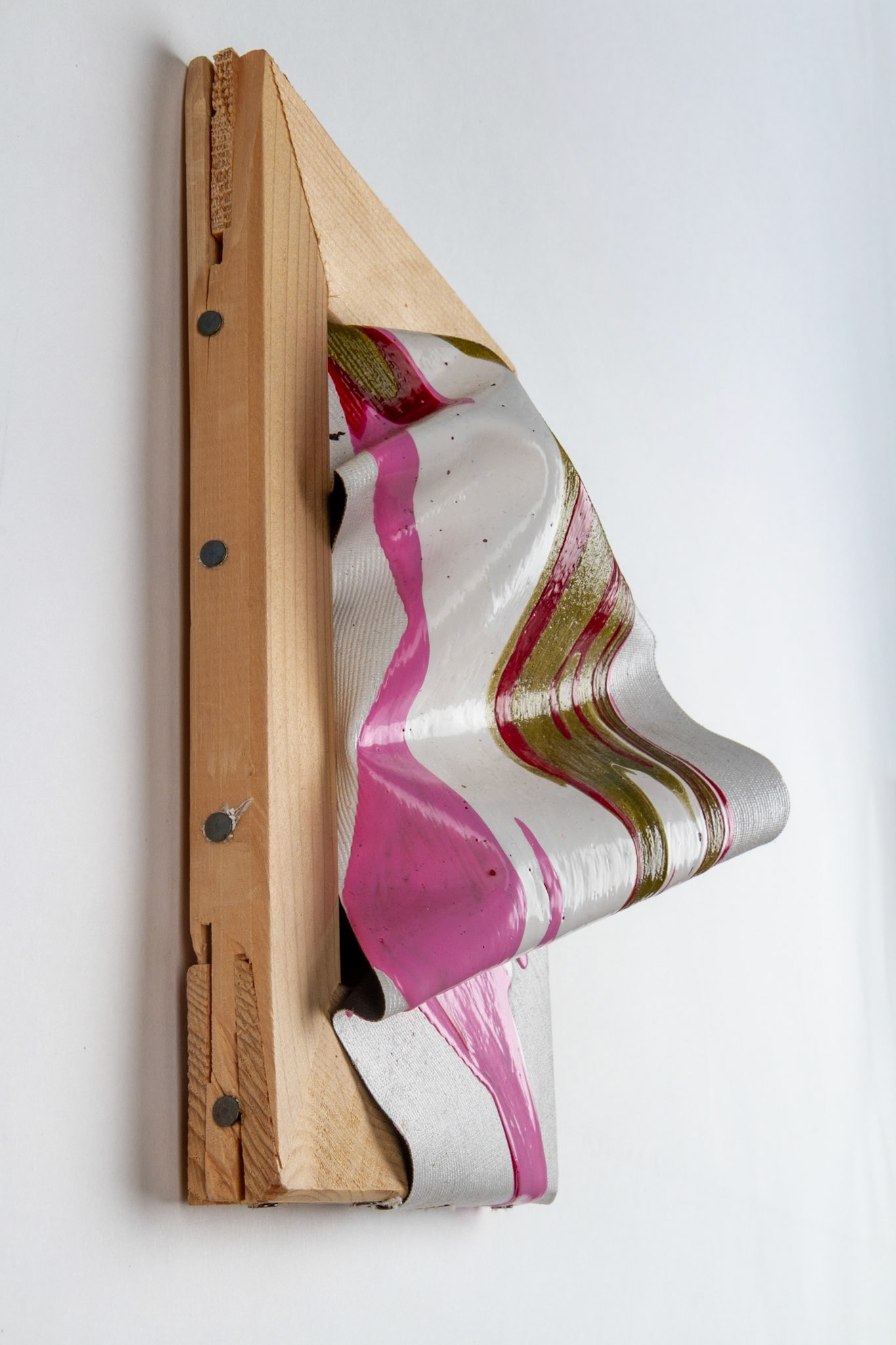 „Rot, rosa, grün, weiß zerfließend #2”  |2023, Acryl auf Leinwand,  20x15x9cm