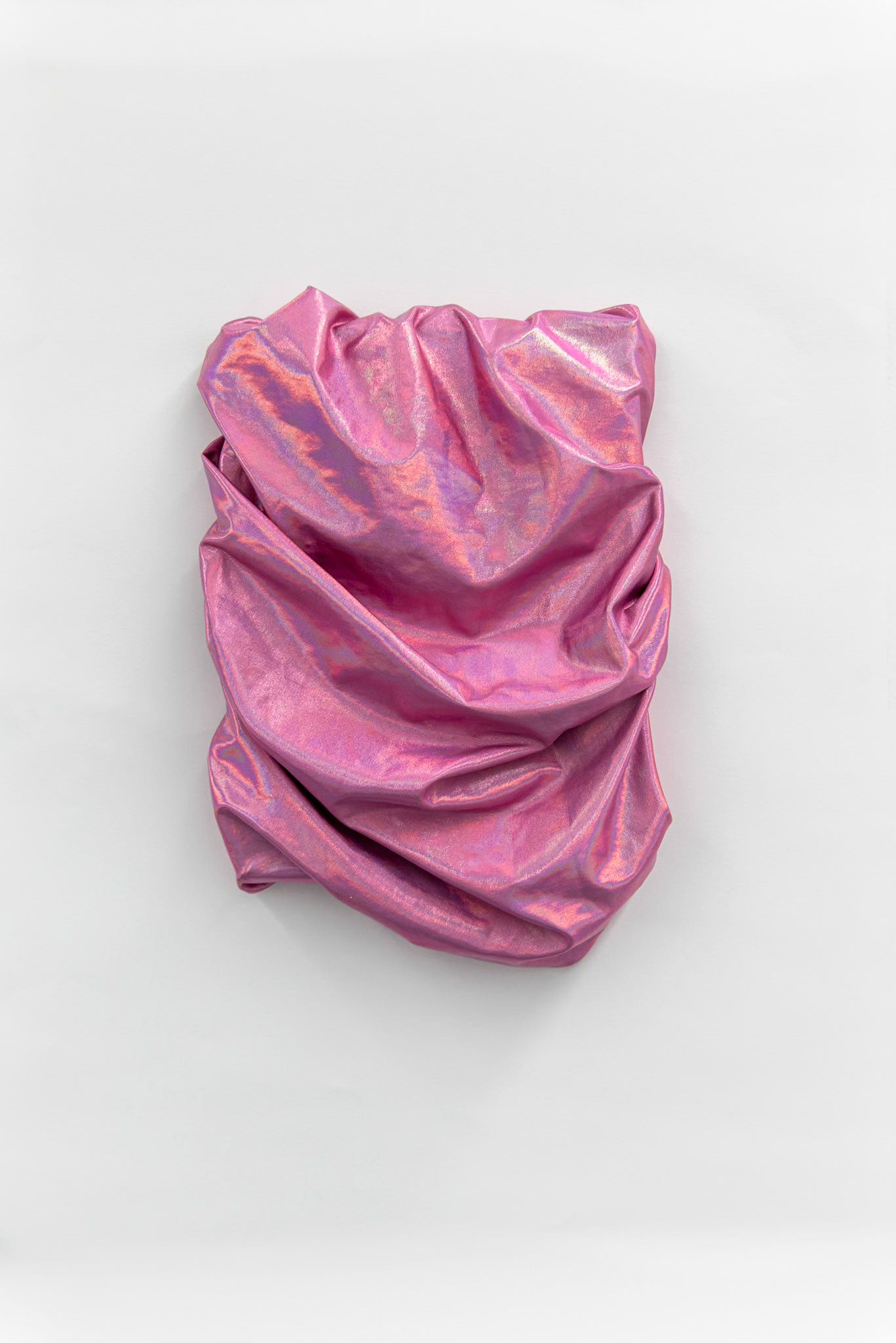 „Rosa #1", |2023 28cm x 25cm x 8cm Folienjersey und Keilrahmen