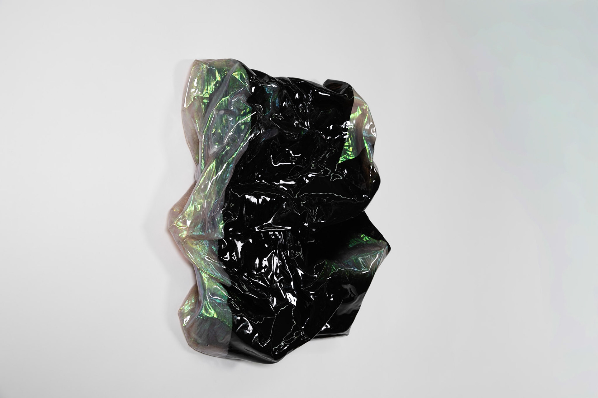 Luminosit 2.0 #3 |2025,  Autolack und Mischgewebe auf Leinwand, 36x32x8cm, Pia Treiber