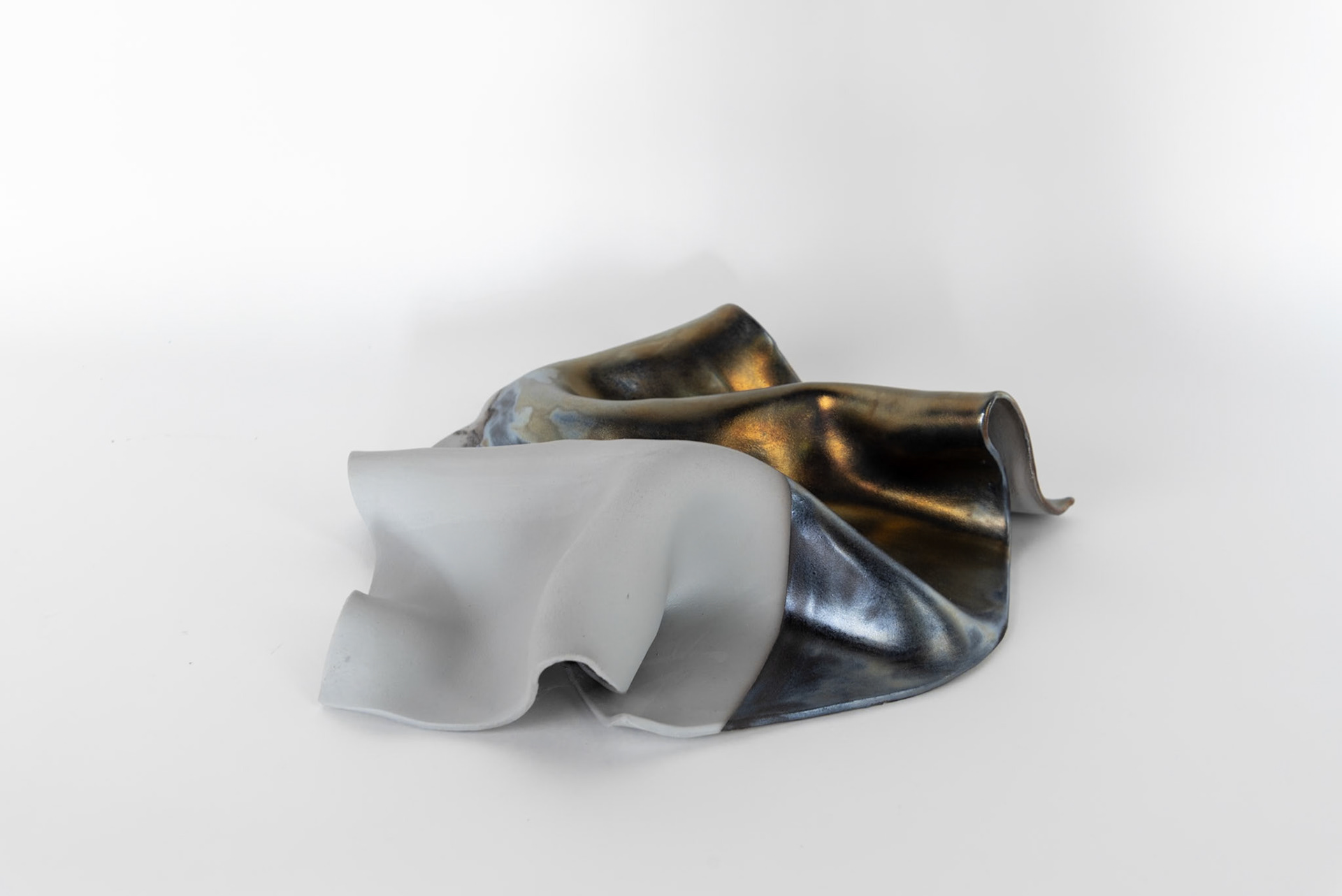 ‚Ölfleck #3‘ , 2024  glasierte Keramik