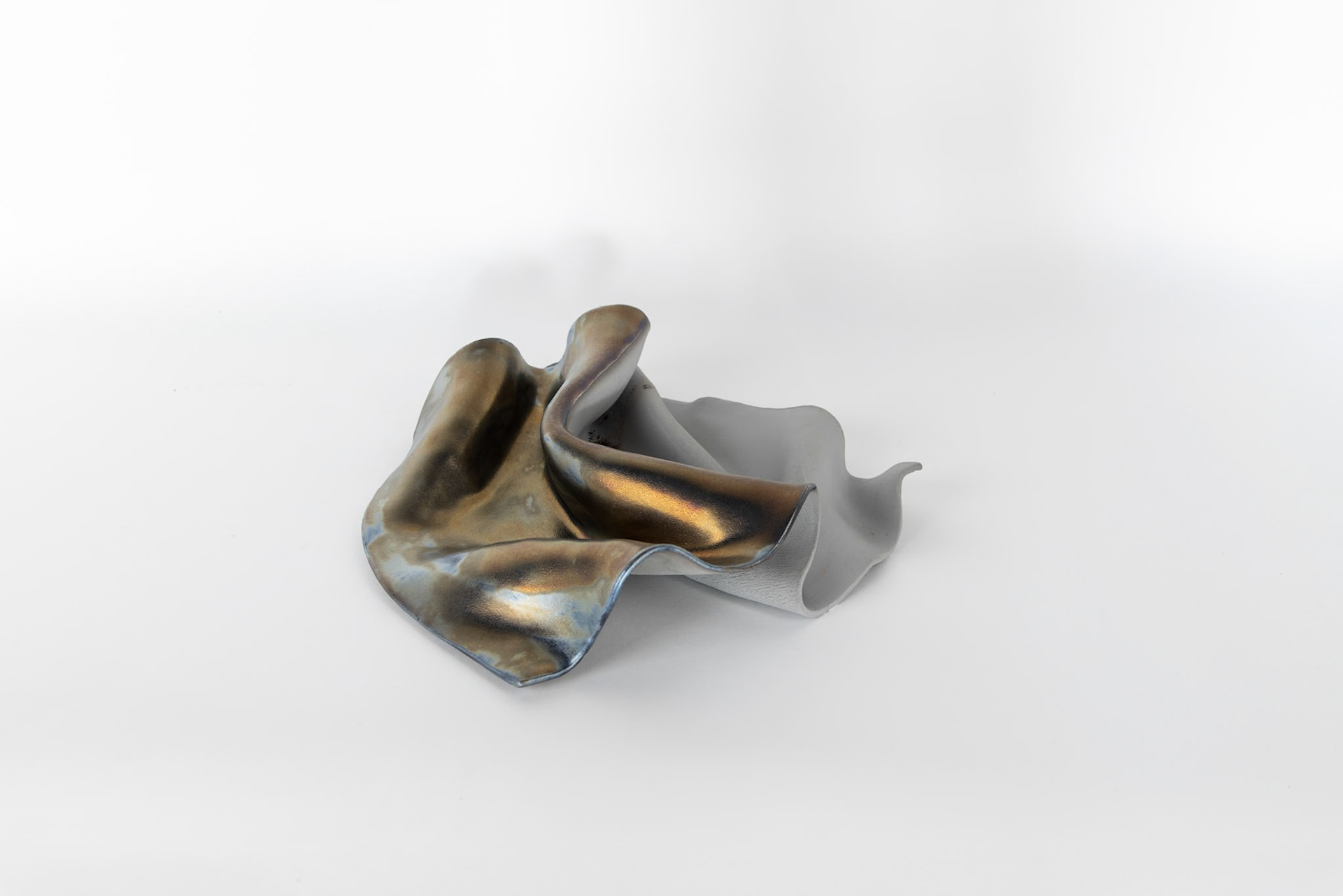 ‚Ölfleck #2‘, 2024  glasierte Keramik