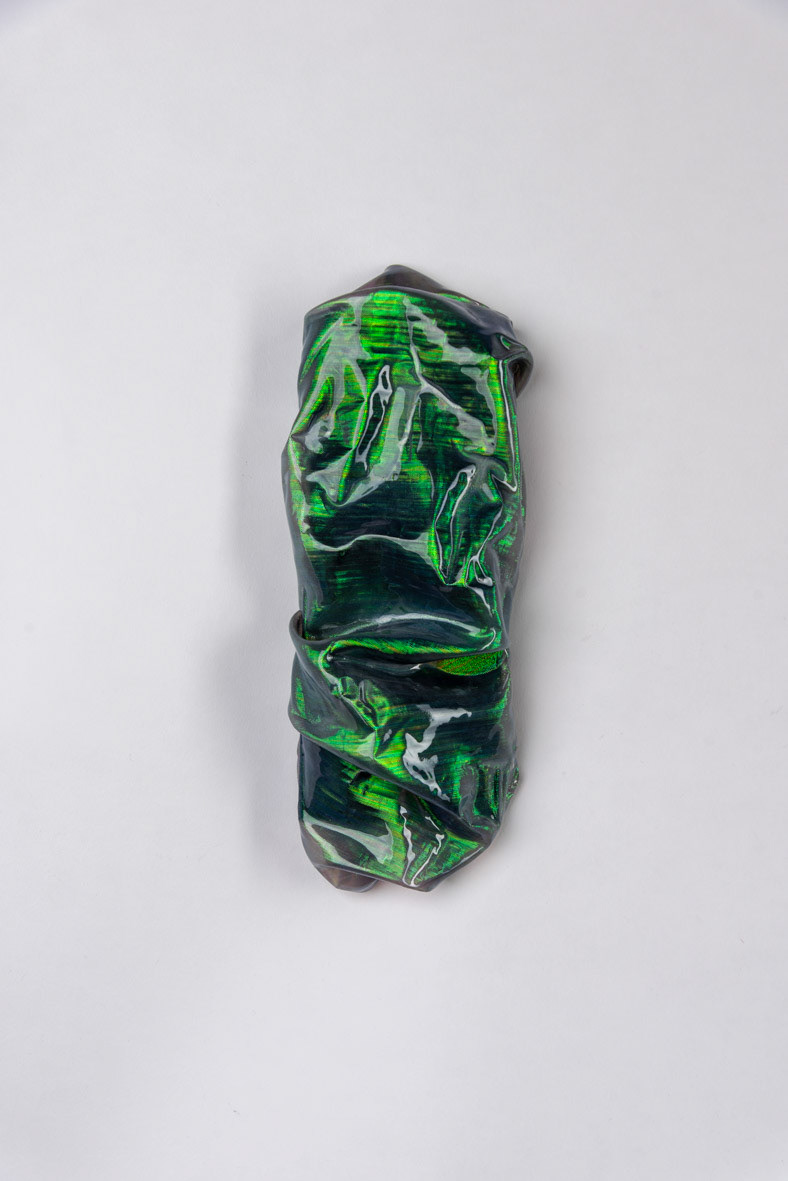 „#4 der Serie Luminoist“, 2024, Mischgewebe mit Autolack, 32x14x6cm