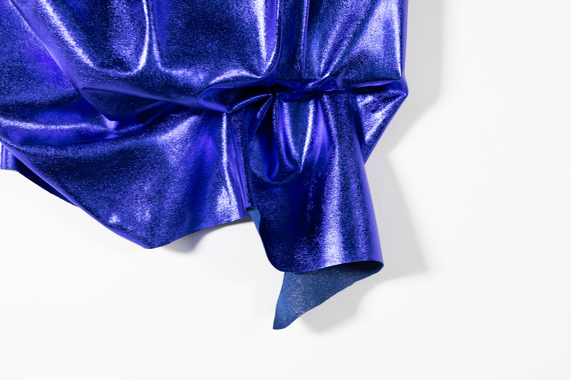 Indigo#1 |2026 Folienjersey auf Leinwand 48x28x7cm