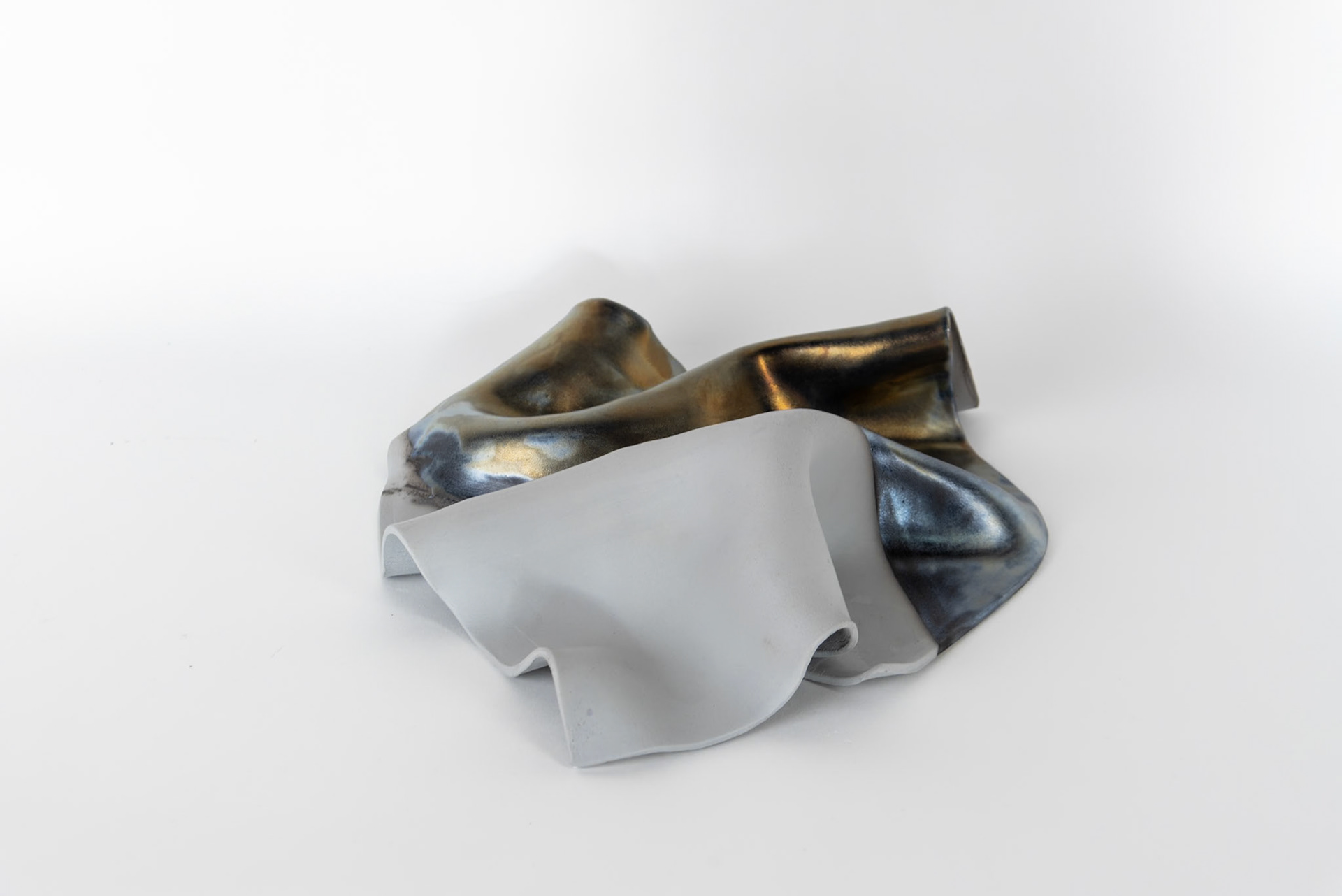 ‚Ölfleck #3‘ , 2024  glasierte Keramik