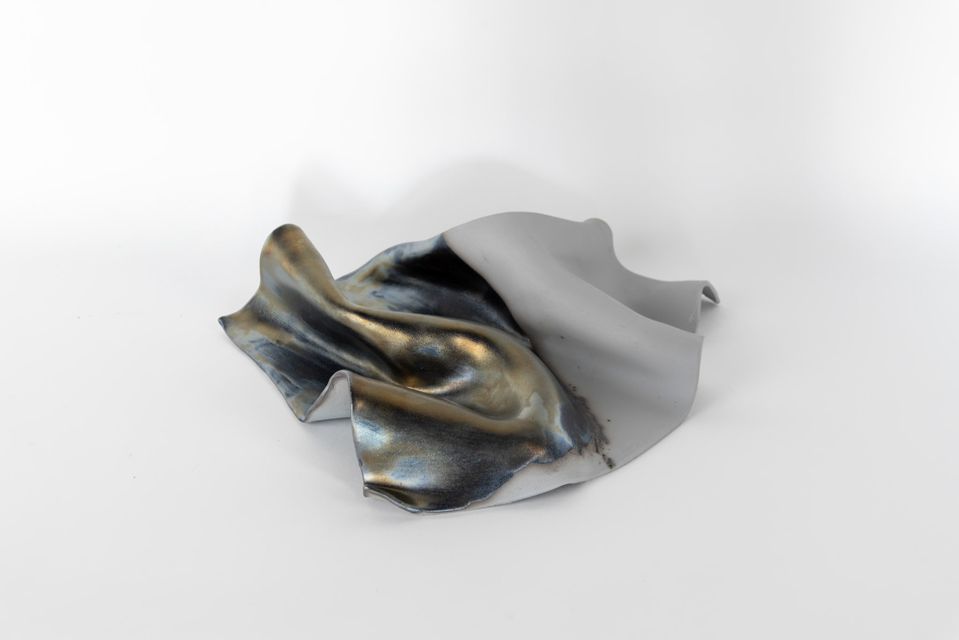 ‚Ölfleck #3‘ , 2024  glasierte Keramik