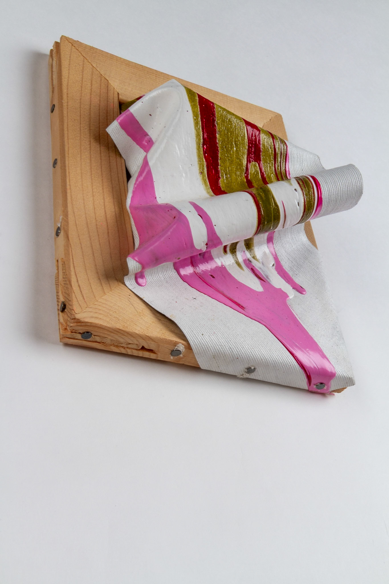 „Rot, rosa, grün, weiß zerfließend #2”  |2023, Acryl auf Leinwand,  20x15x9cm