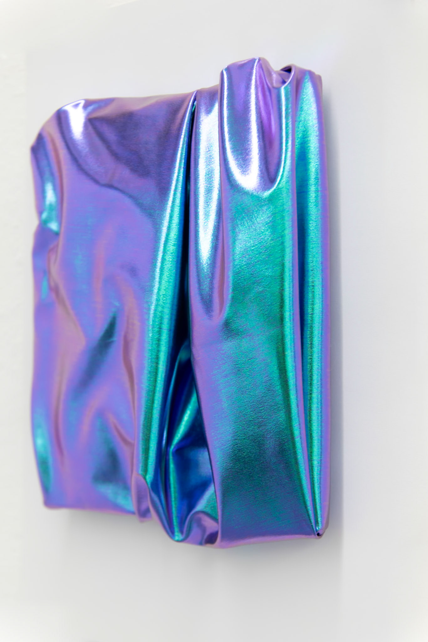„Türkis Grün Lila #1", l2023  25cm x 20cm x 8cm Folienjersey und Keilrahmen