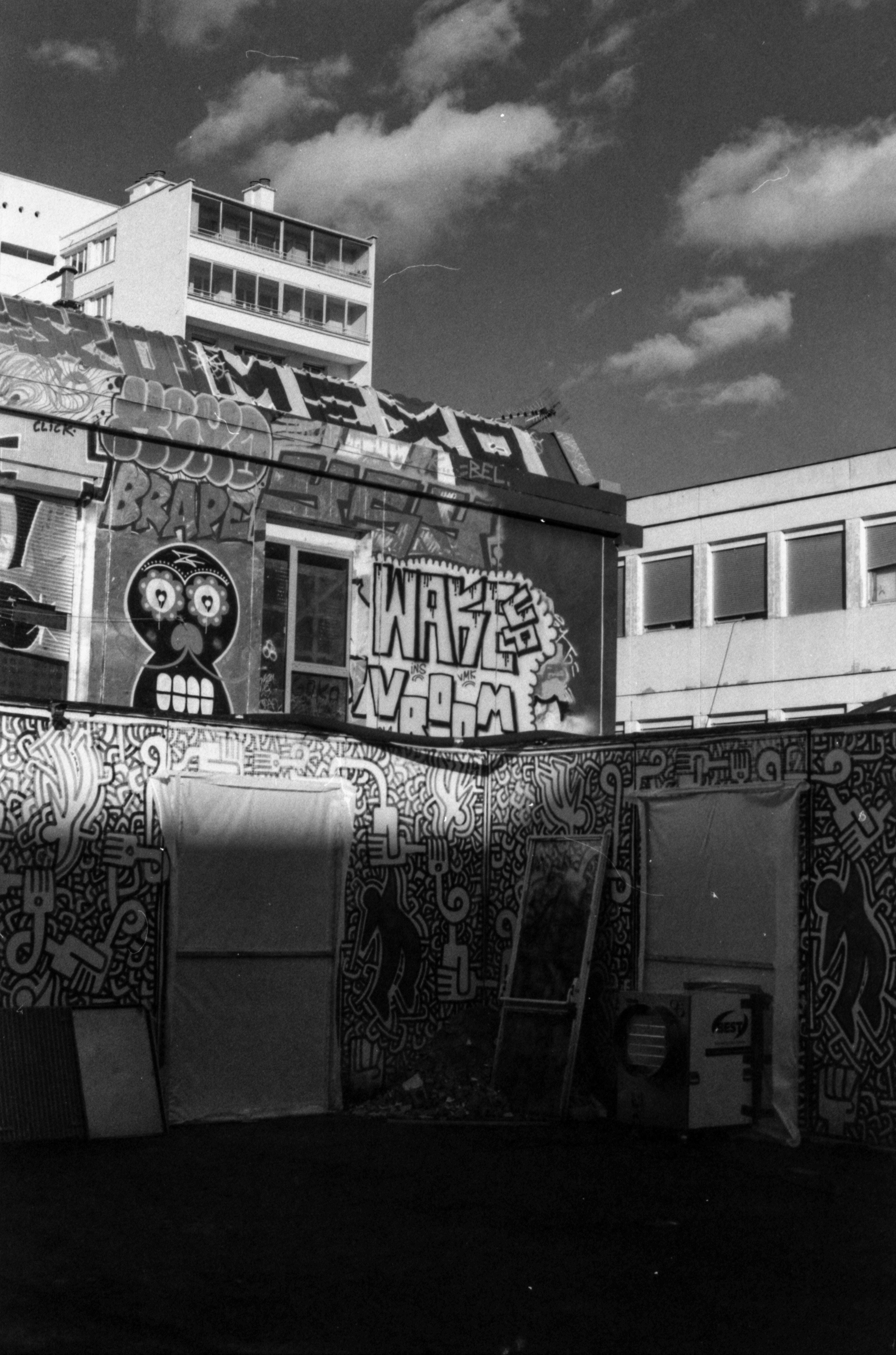 Lyon (France), 2021 / Canon AE1 Program + Ilford FP4 Plus 125 (périmée depuis 2005) + Filtre de contraste rouge