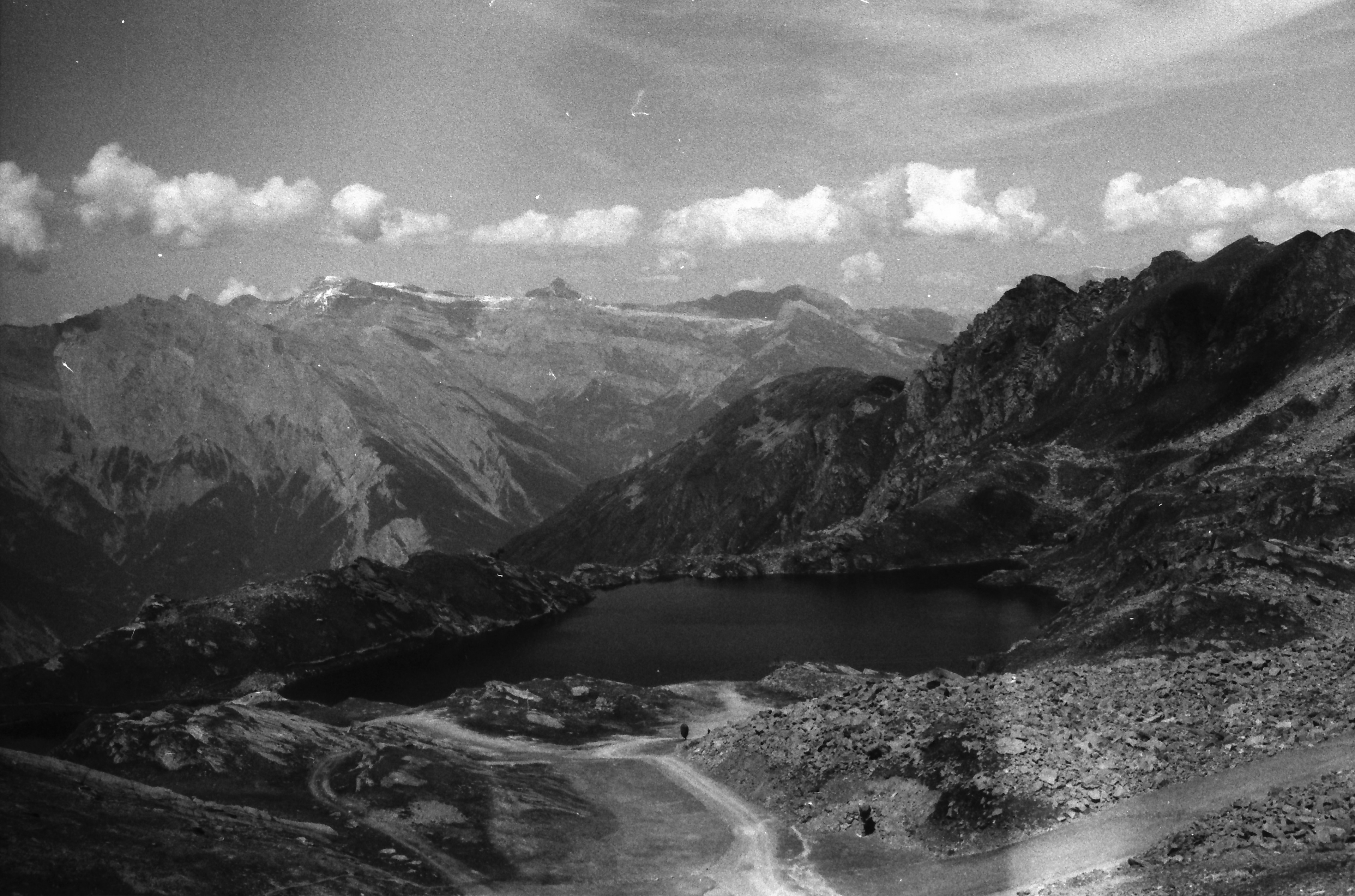 Lac des Vaux (Suisse), 2023 / Canon AE1 Program + Fomapan Profi Line Action 400 (développement maison)
