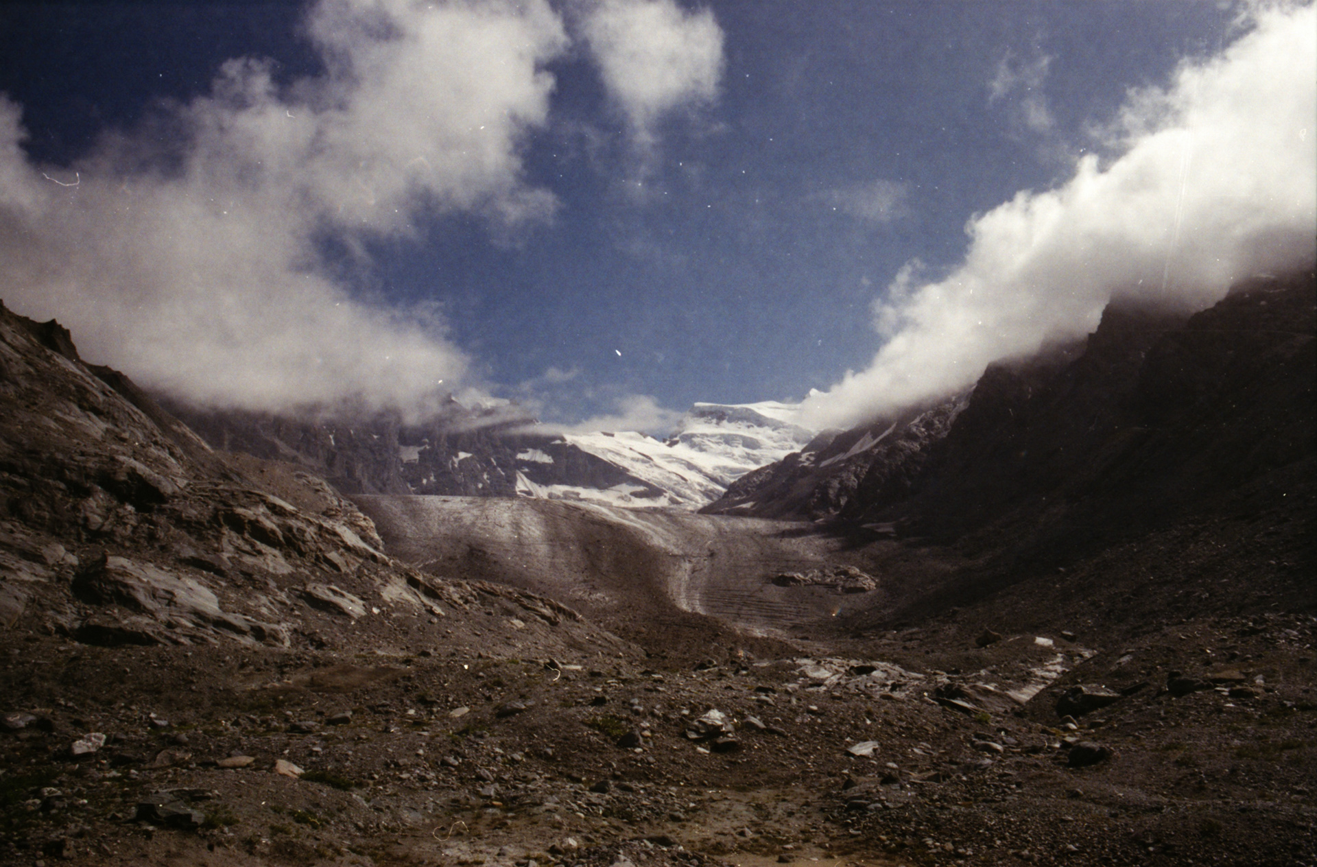 Passerelle de Corbassière (Suisse), 2021 / Canon AE1 Program + Fujicolor Superia X-Tra 400