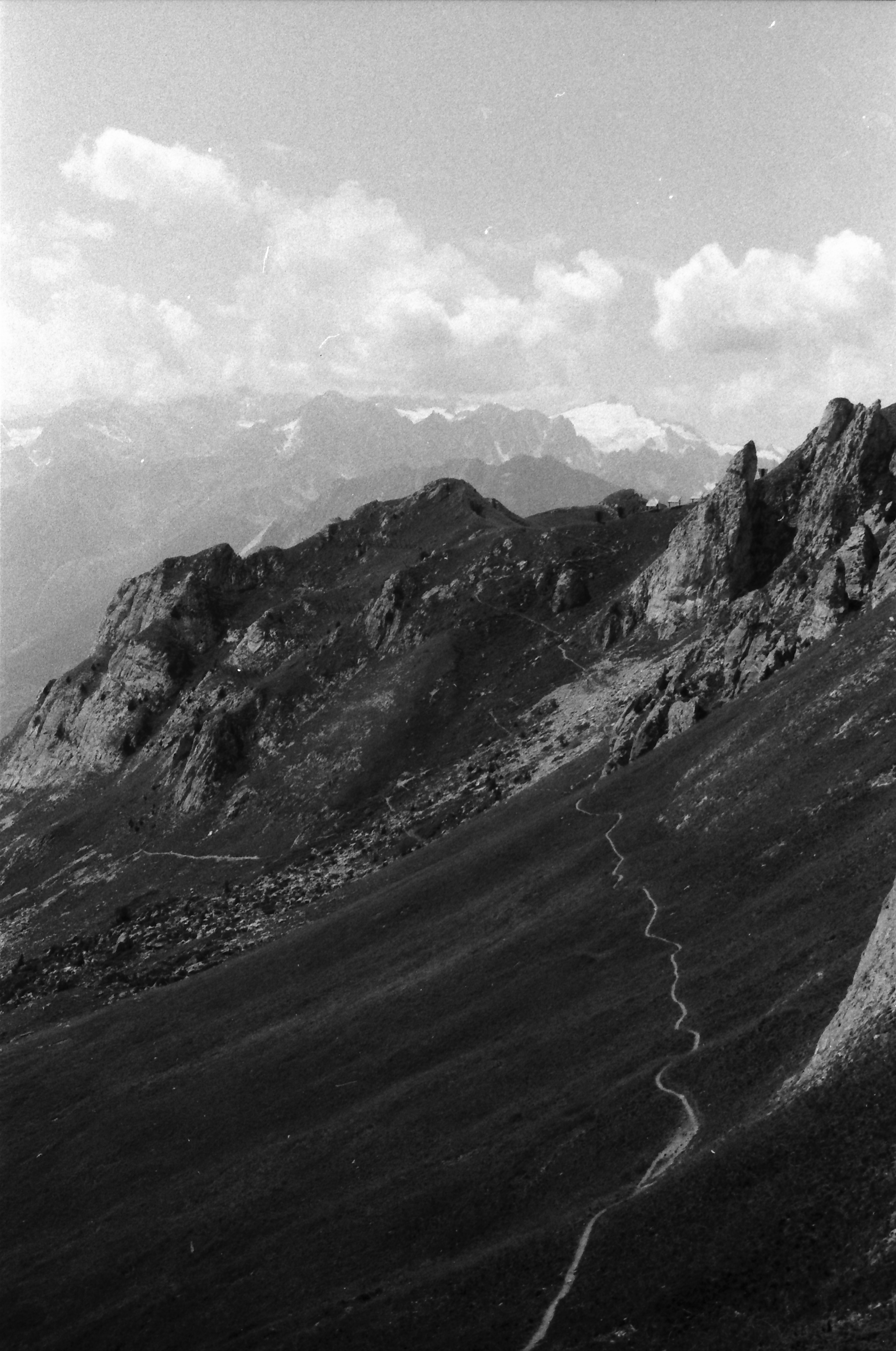Pierre Avoi (Suisse), 2023 / Canon AE1 Program + Fomapan Profi Line Action 400 (développement maison)