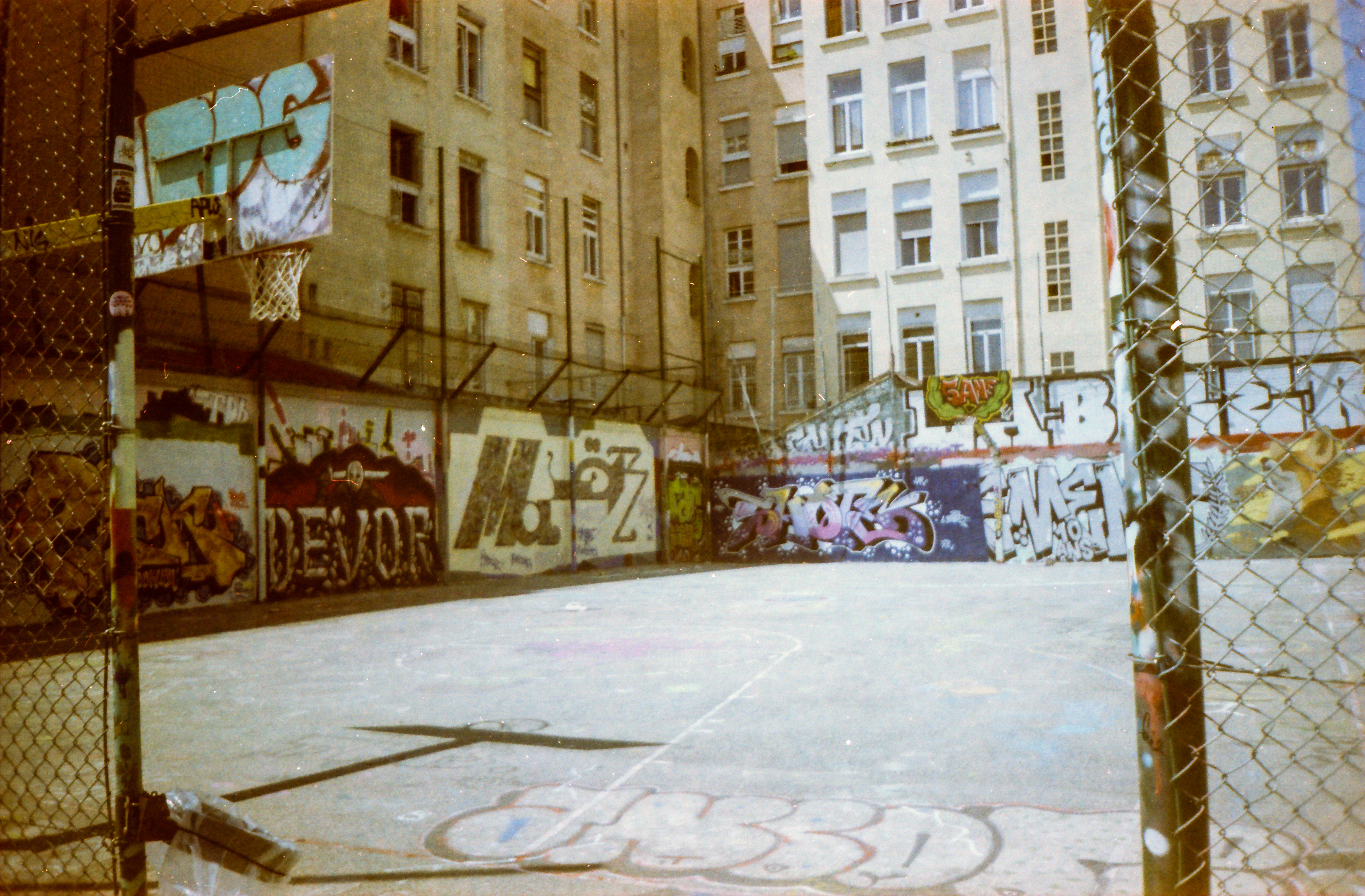 Lyon (France), 2023 / Olympus Trip 200 + Werlisa Sport Color DXn 100 (expirée depuis 2010)