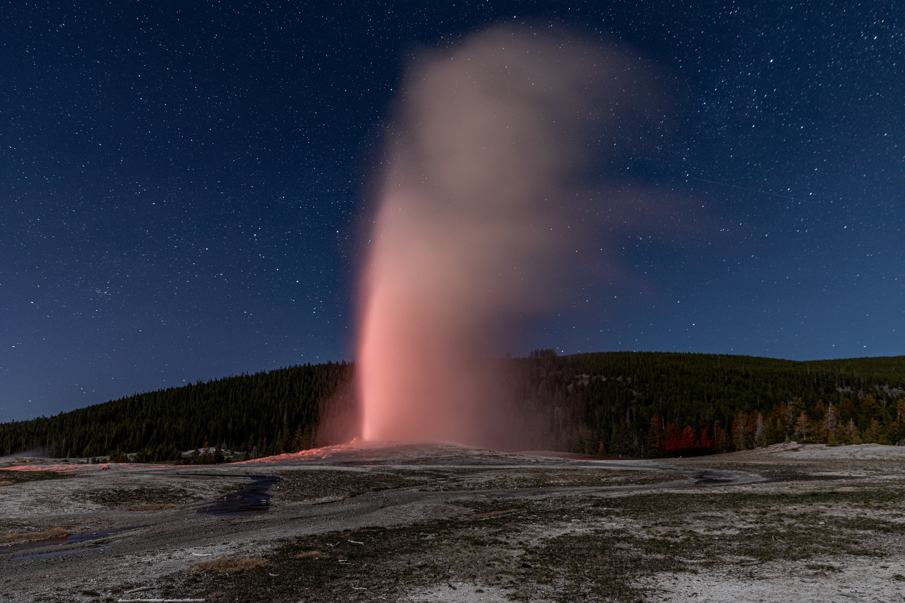 Old Faithful , Yellowstone National Park
