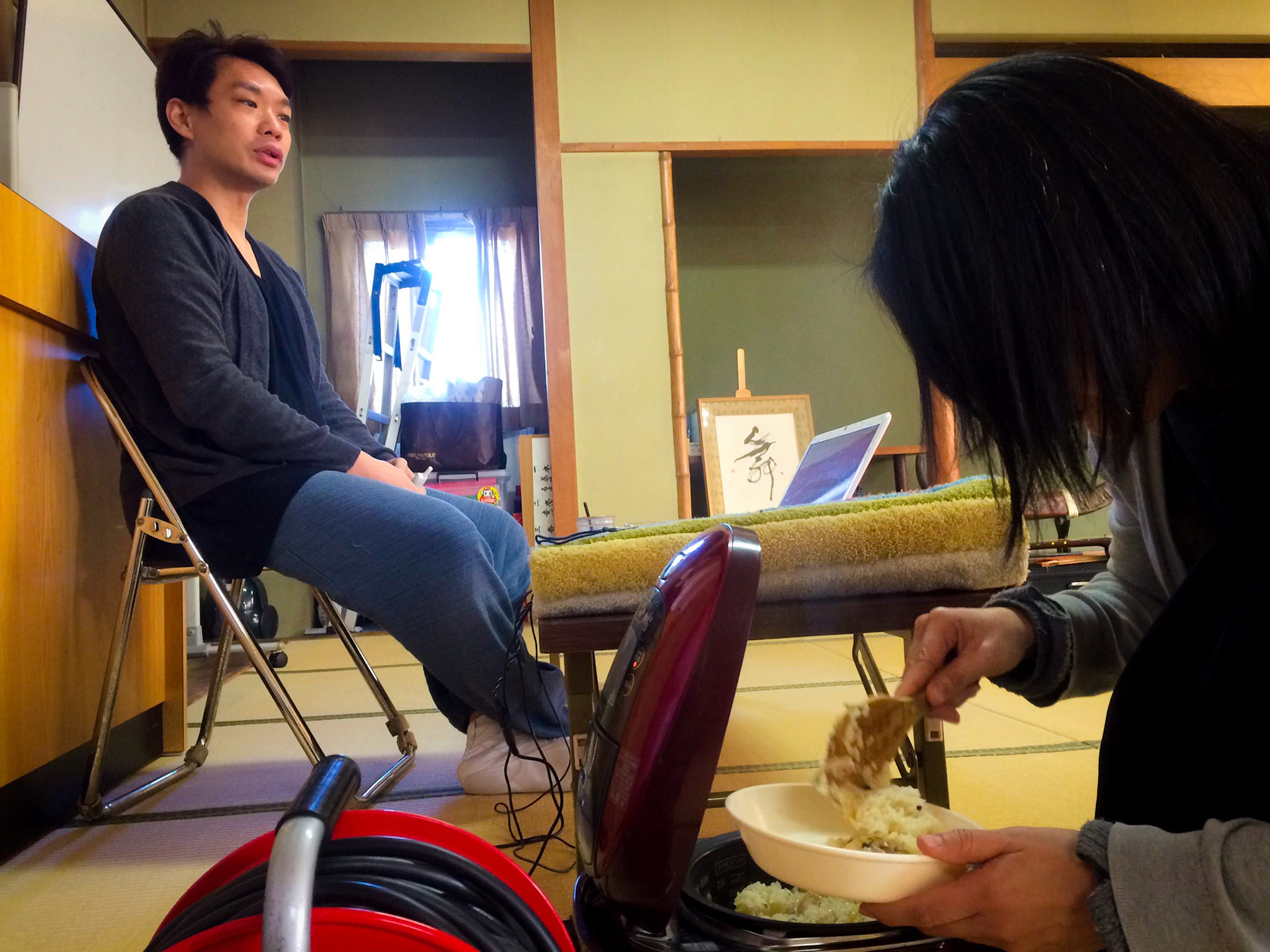 お稽古場に炊飯器を持ち込むことも。