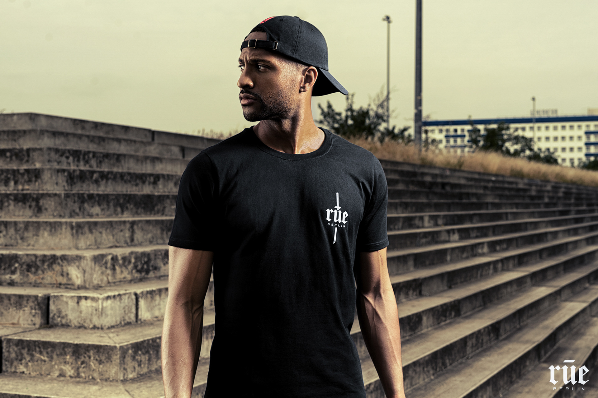 MICHAEL HOLTON JR. für Rue Berlin (Kommerziell)