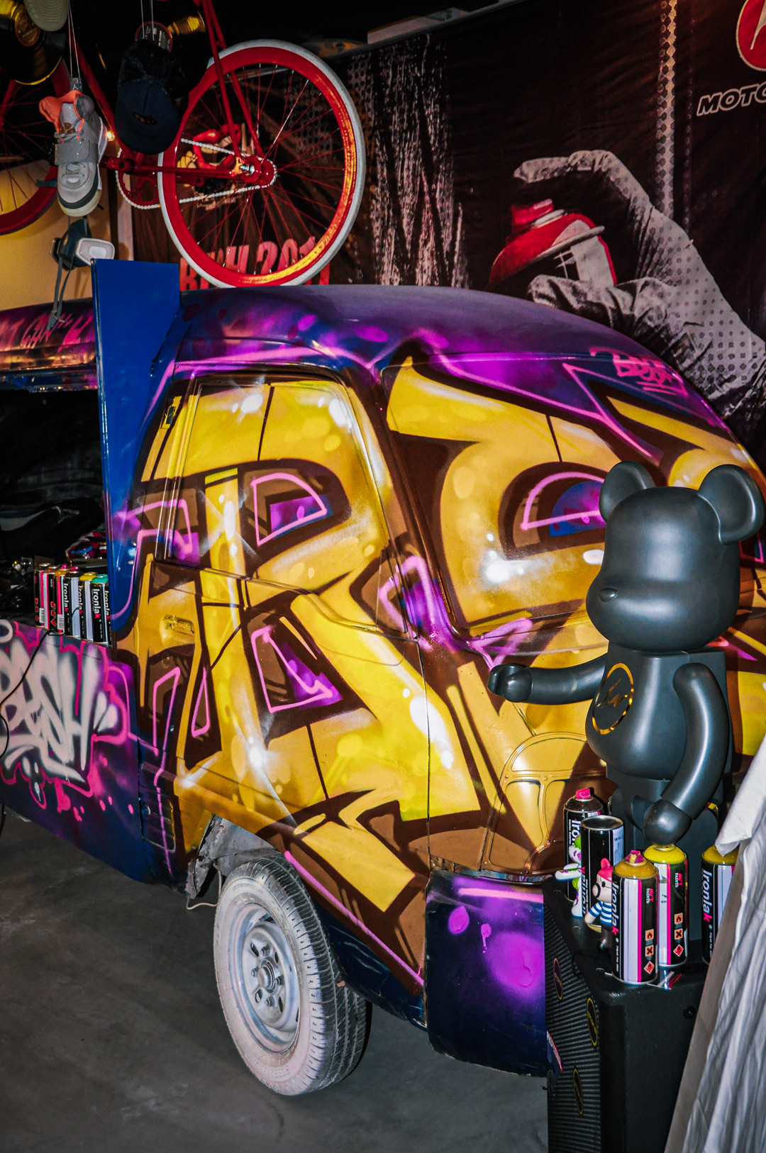 Graffiti Vans - Installation art (2011)
