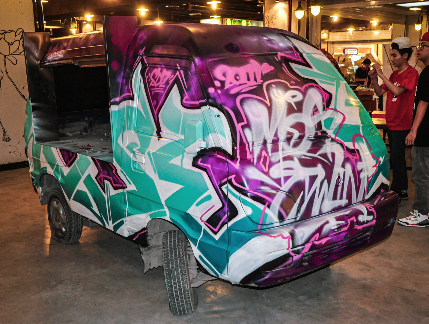 Graffiti Vans - Installation art (2011)