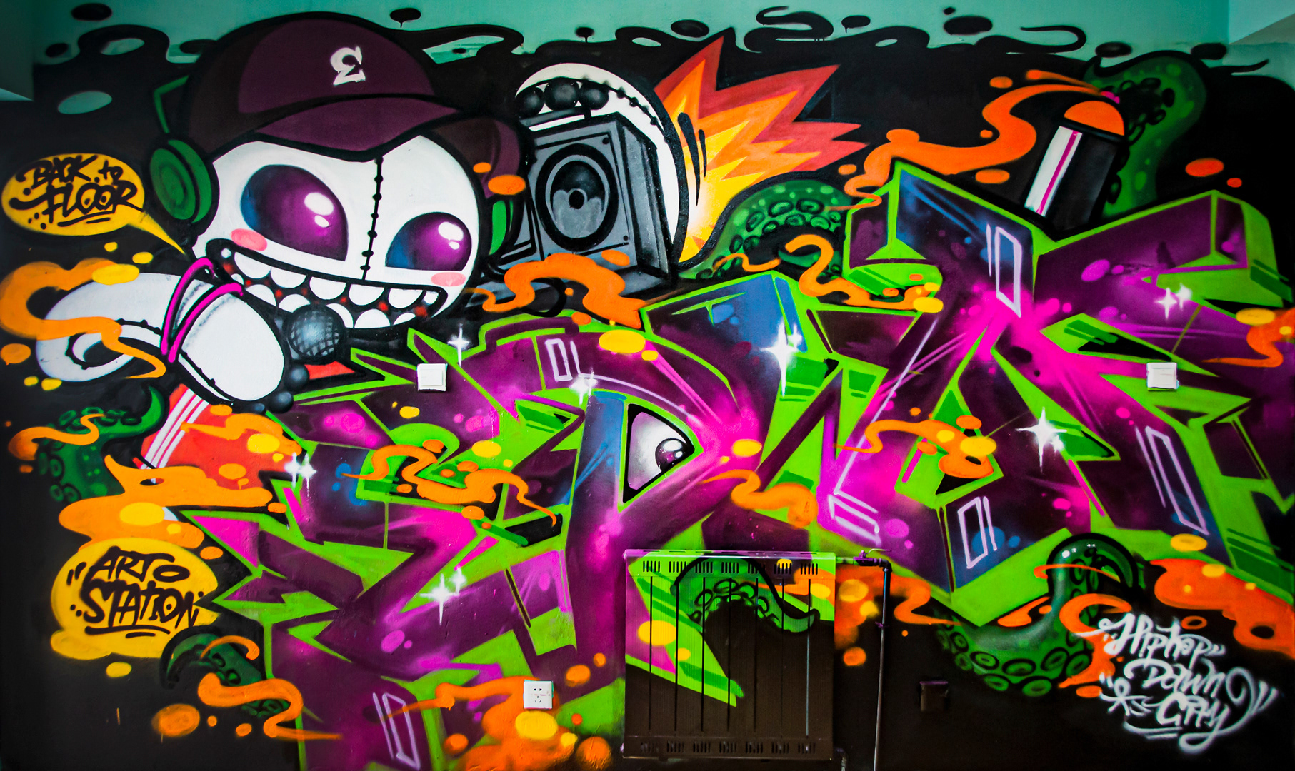 Freestyle Graffiti in Break Dance Studio (2013)
