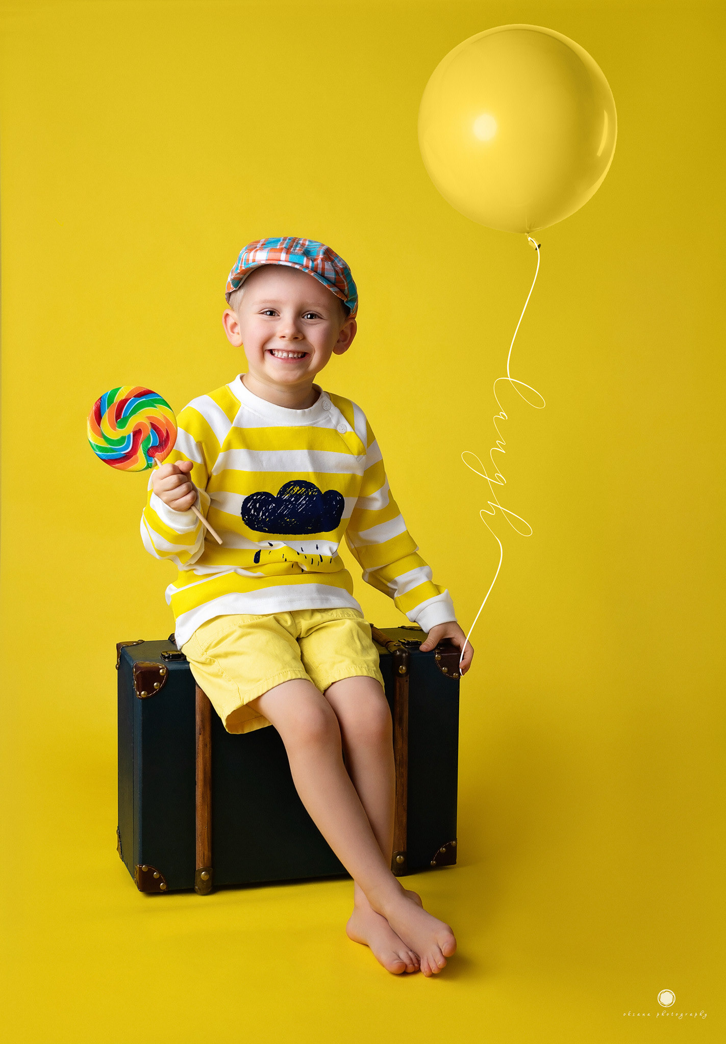 Candies and balloons always make kids happy!