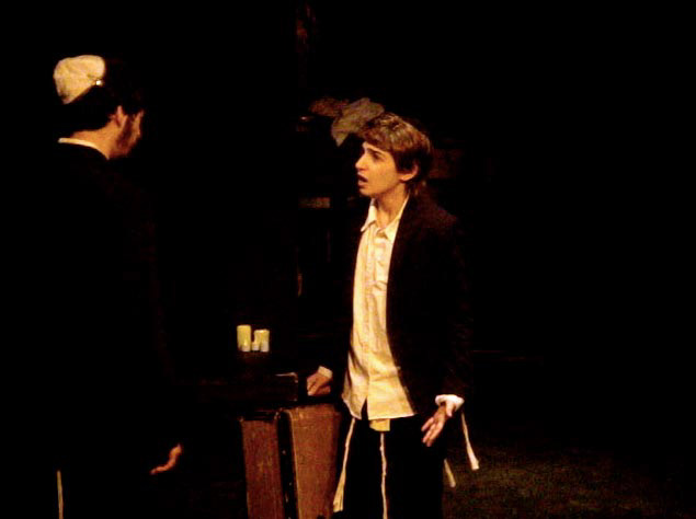 Yael Shavitt as Yentl