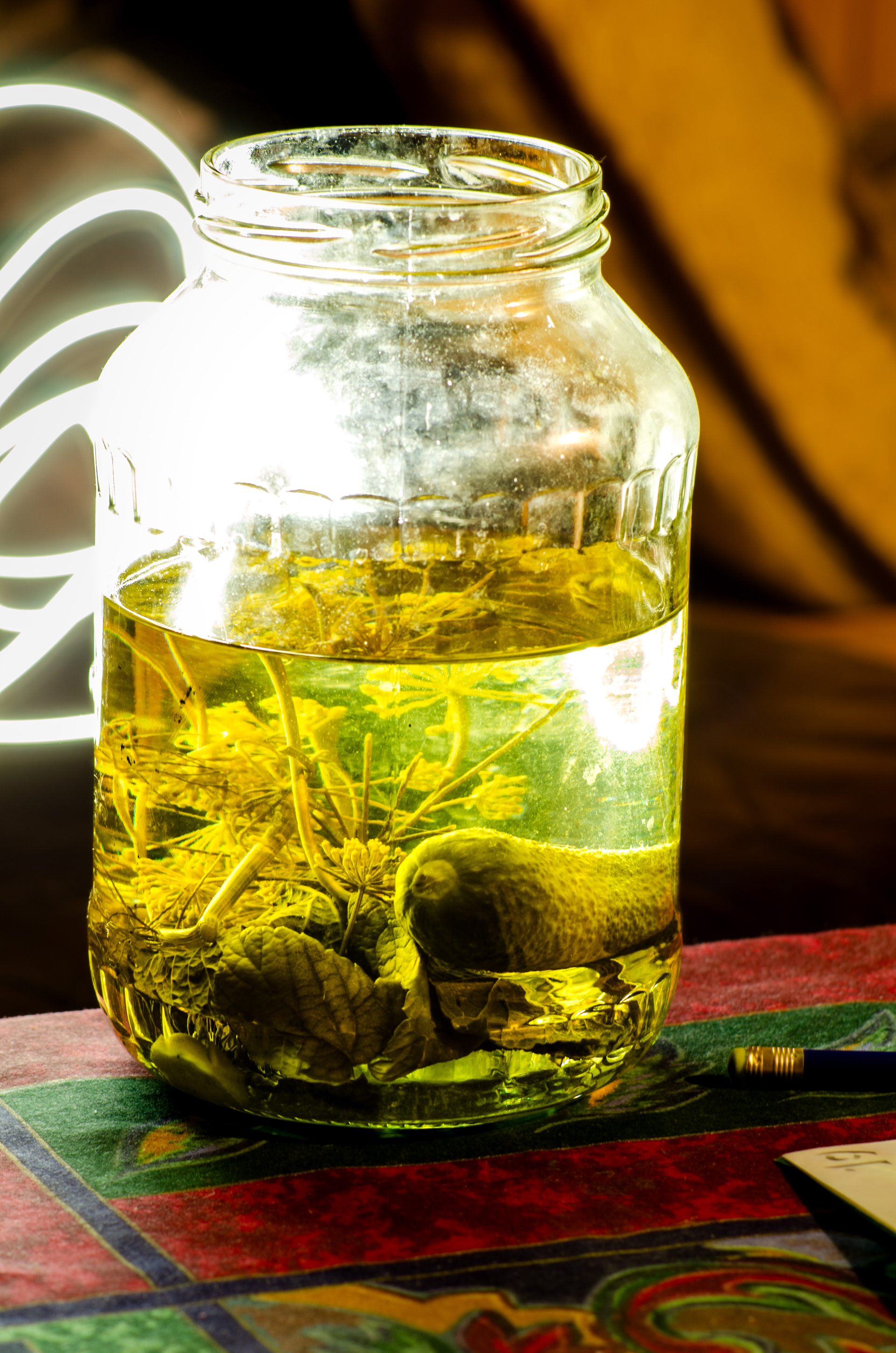 Hästi valgustatud kurgipurk