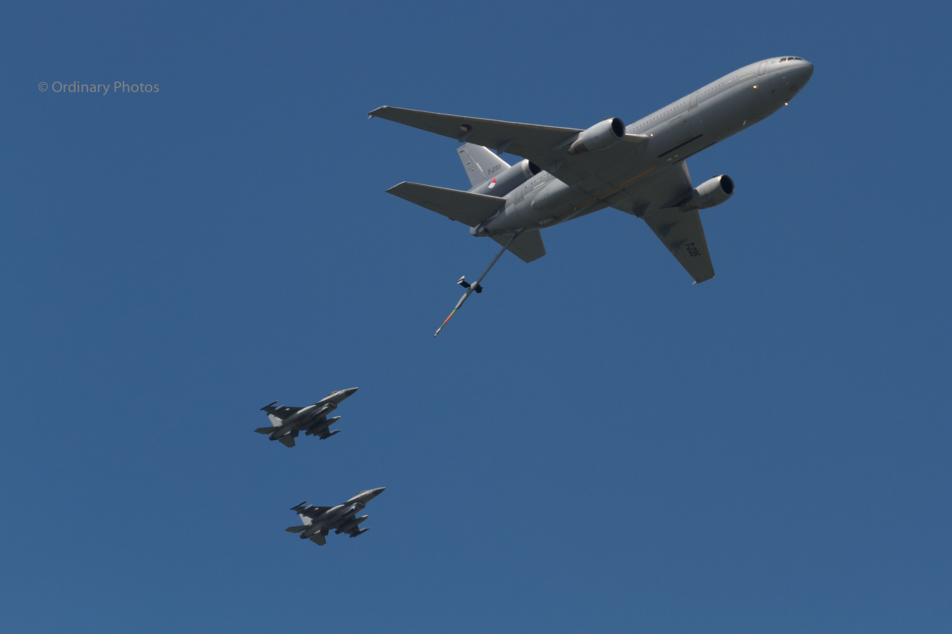 Demo of refueling F-16's in the air during the Luchtmachtdagen 2013 at Vliegbasis Volkel