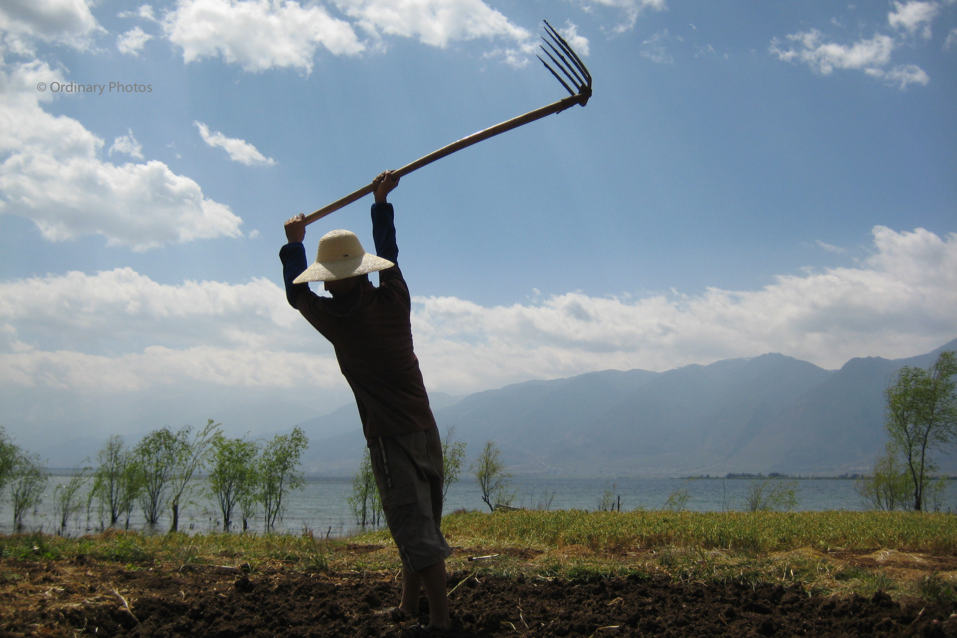 A farmer at work next to the Erhai Lake in China