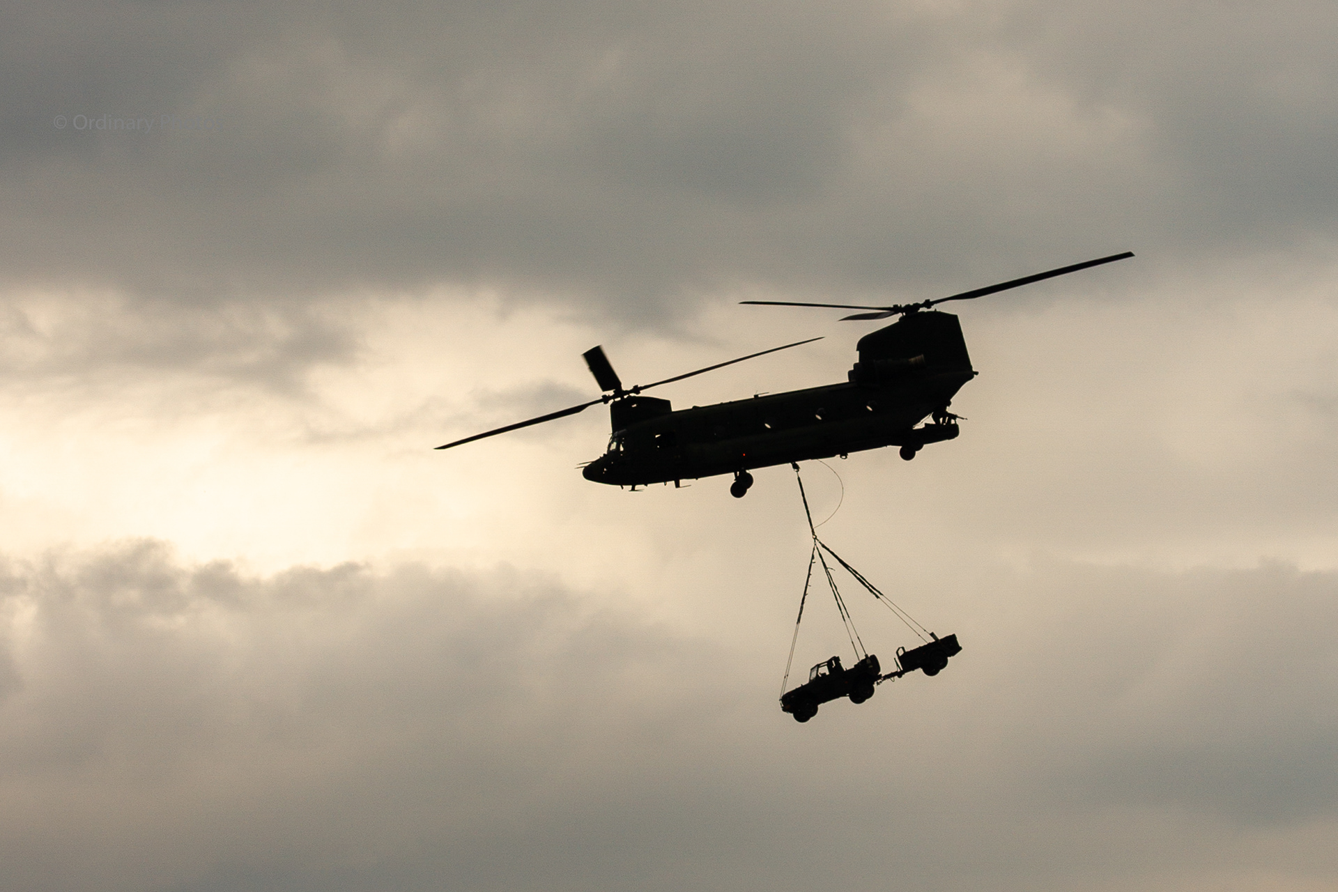 A Chinook during the Luchtmachtdagen 2019 at Vliegbasis Volkel with sling load