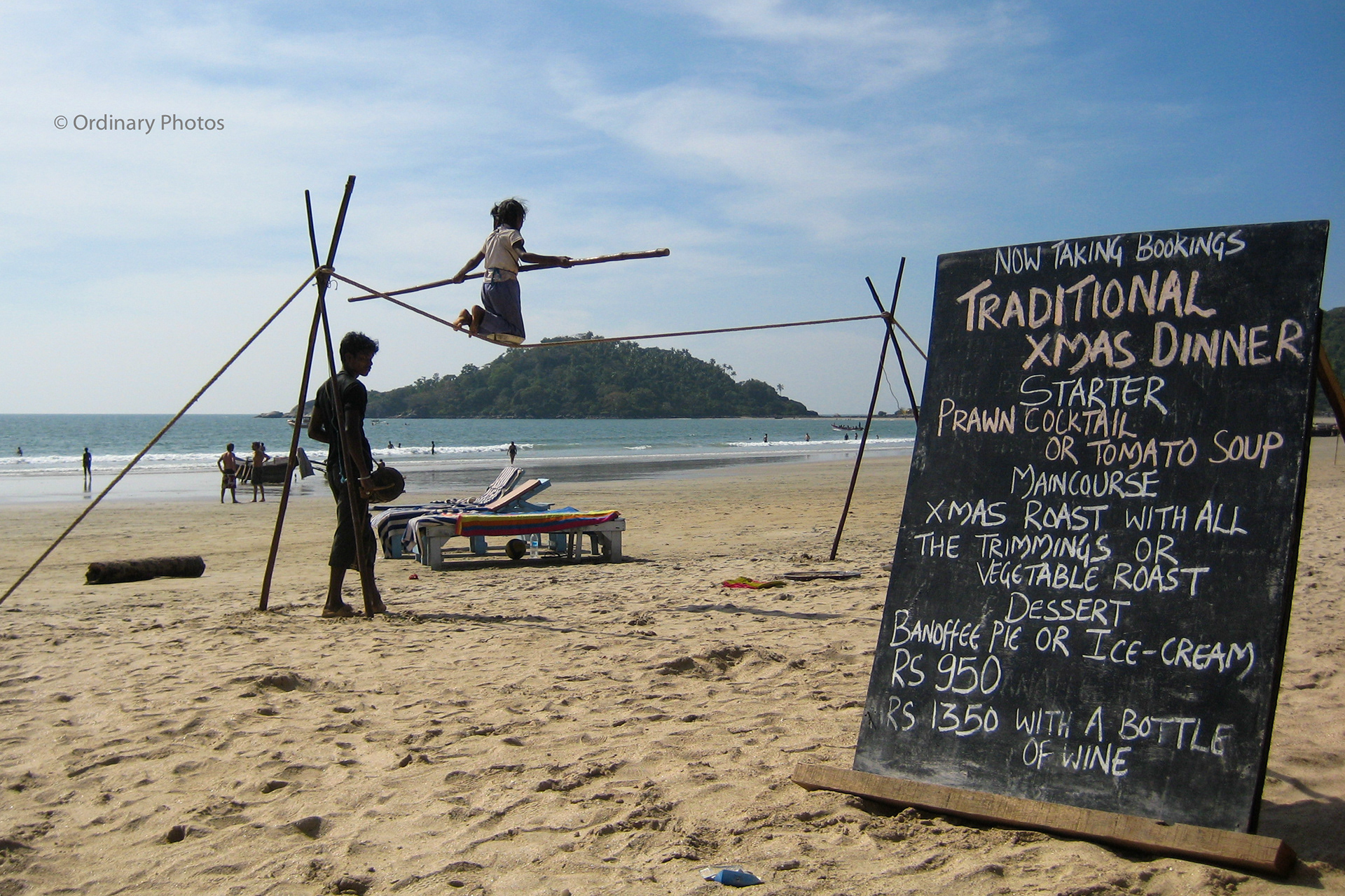 Kind of slacklining to earn a few Rupee