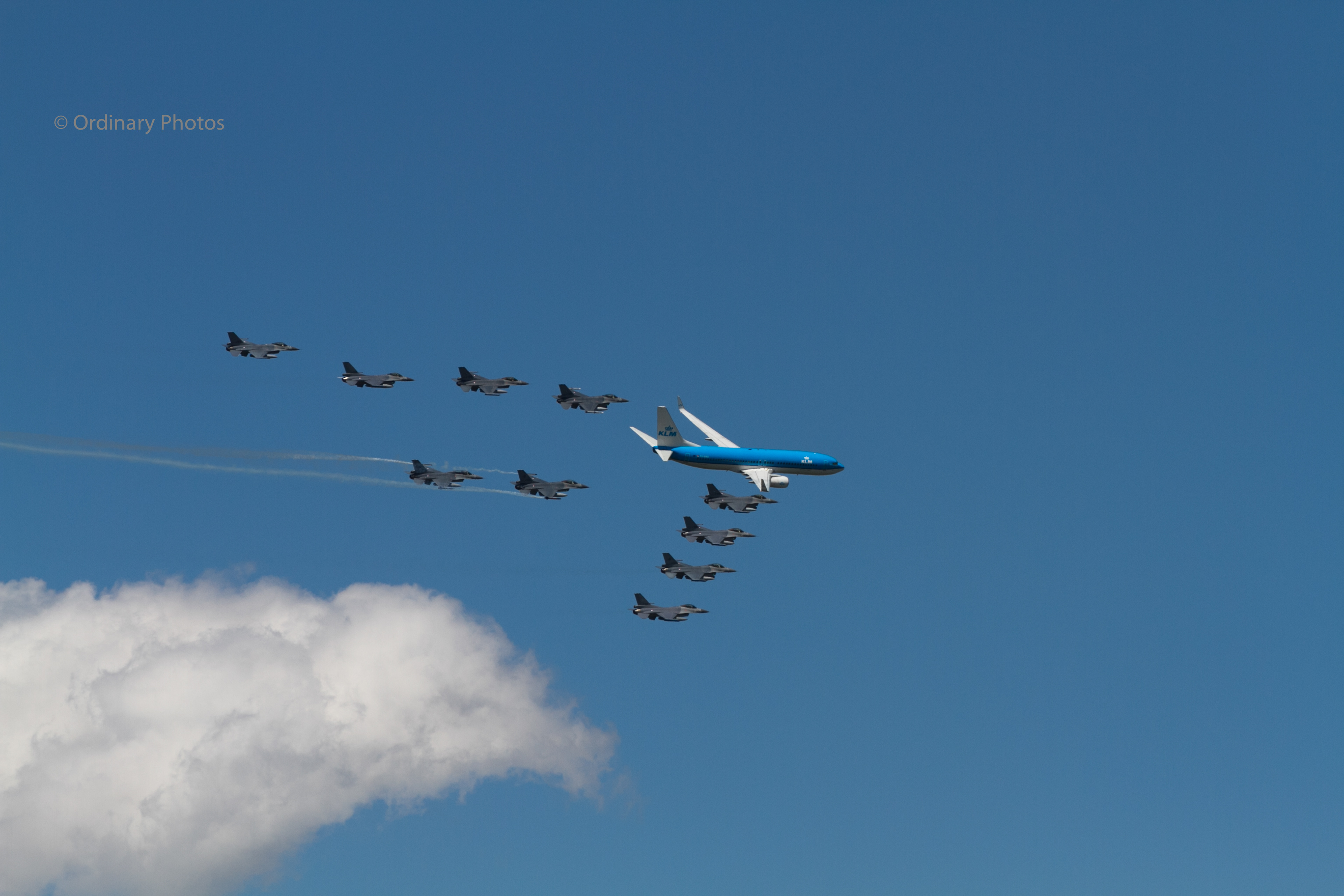 F-16s escorting a KLM Boeing 737 during the Luchtmachtdagen 2013 at Vliegbasis Volkel