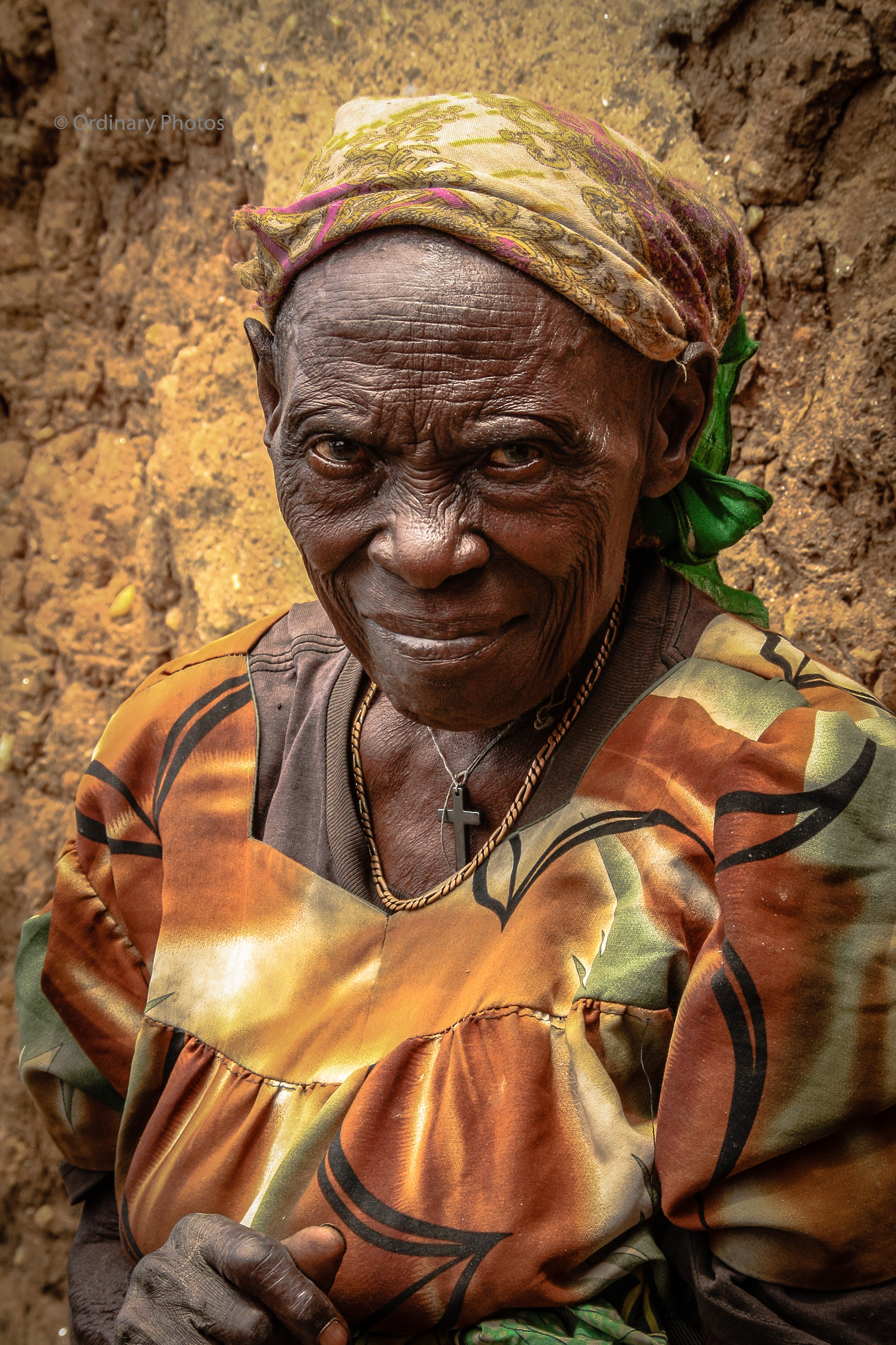 Portret van een oudere vrouw in Gisenyi, Rwanda