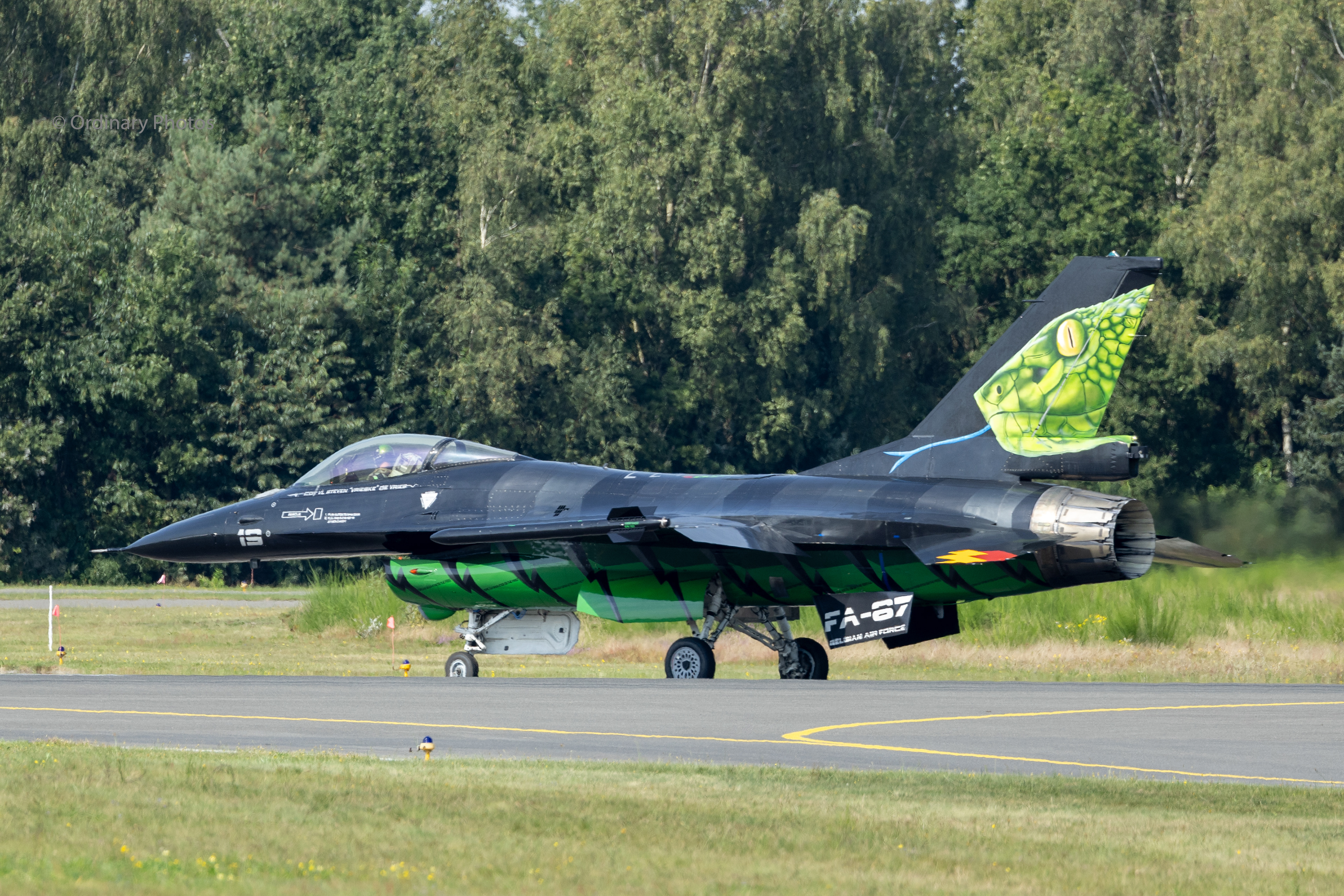 Belgian Air Force F-16 Viper demo by Vrieske at Air Base Kleine-Brogel