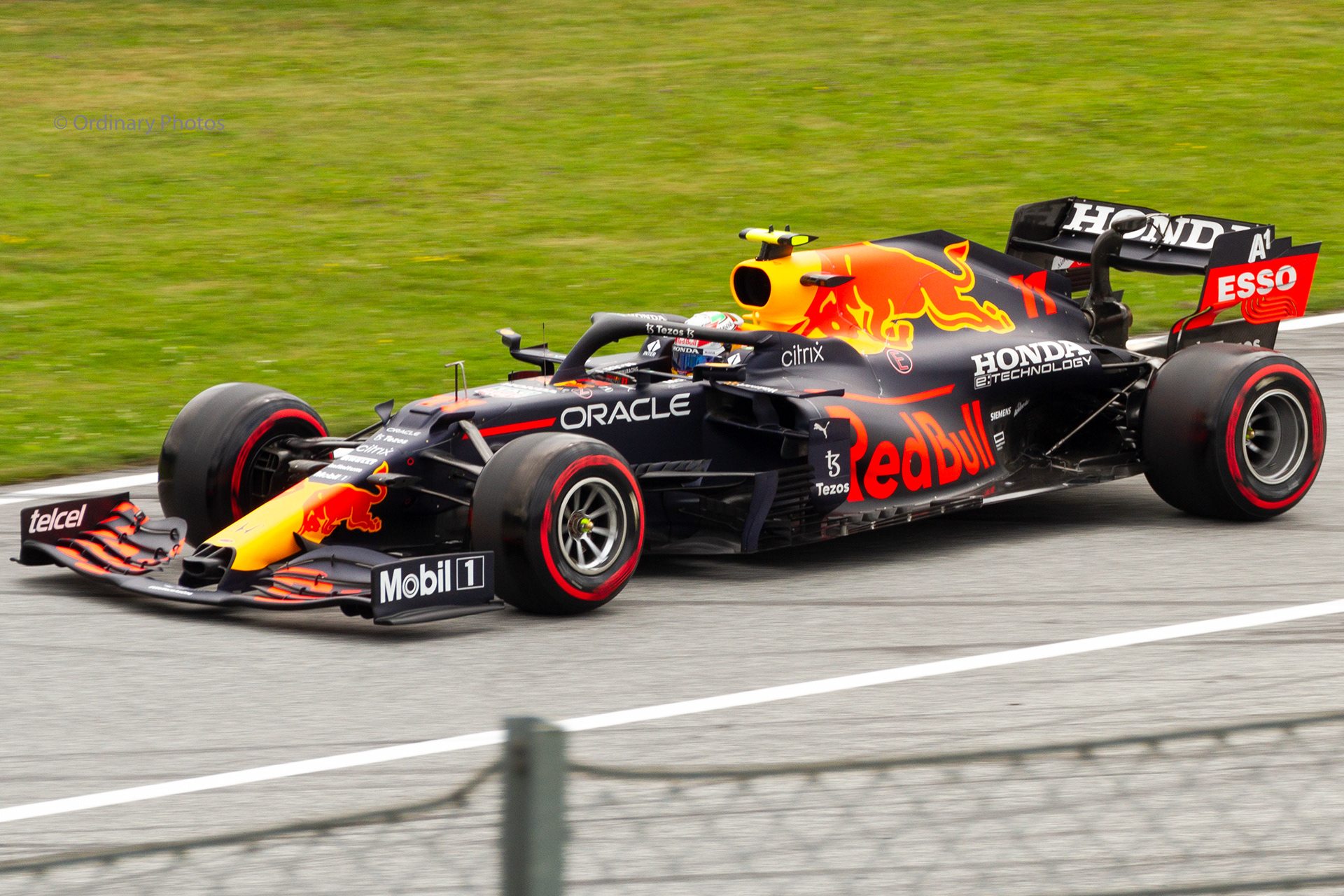 Sergio Pérez in the RB16B on the track of the Red Bull Ring during the GP of Austria