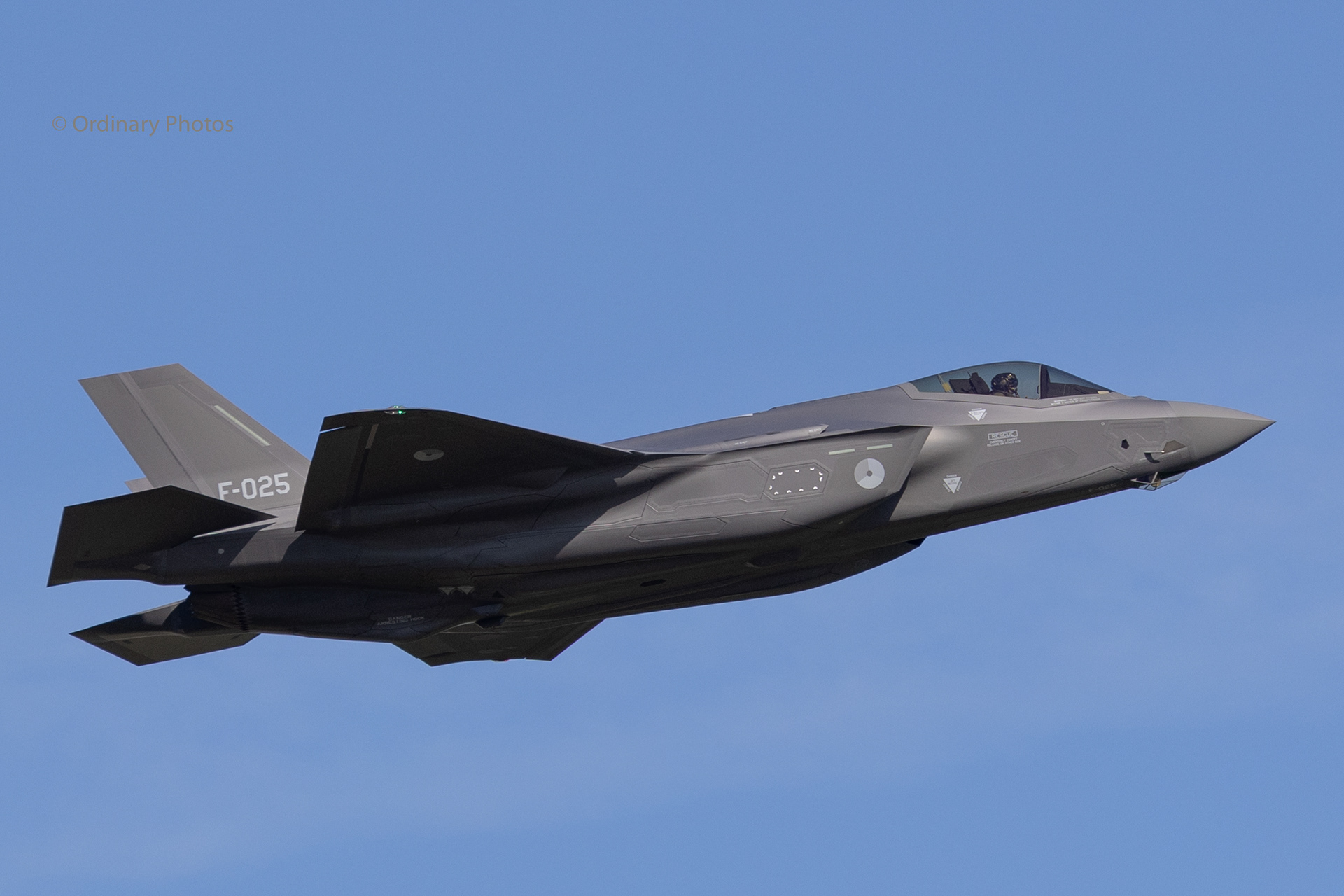 The F-35A (F-025) taking off at Vliegbasis Volkel (RW06L)