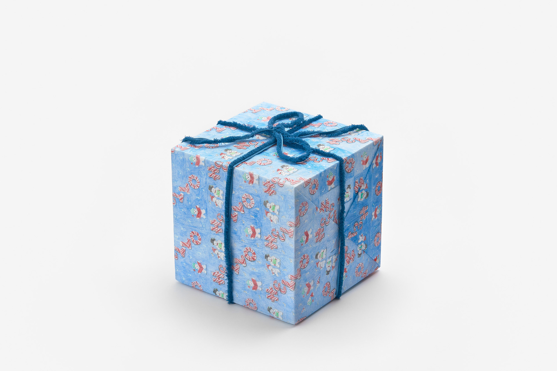 크리스마스 인스턴트 믹스 Christmas Instant Mix, 2020, styrofoam with gift, color pencil on Hanji, water-based felt pen, ribbon, 24ｘ24ｘ24 ㎝