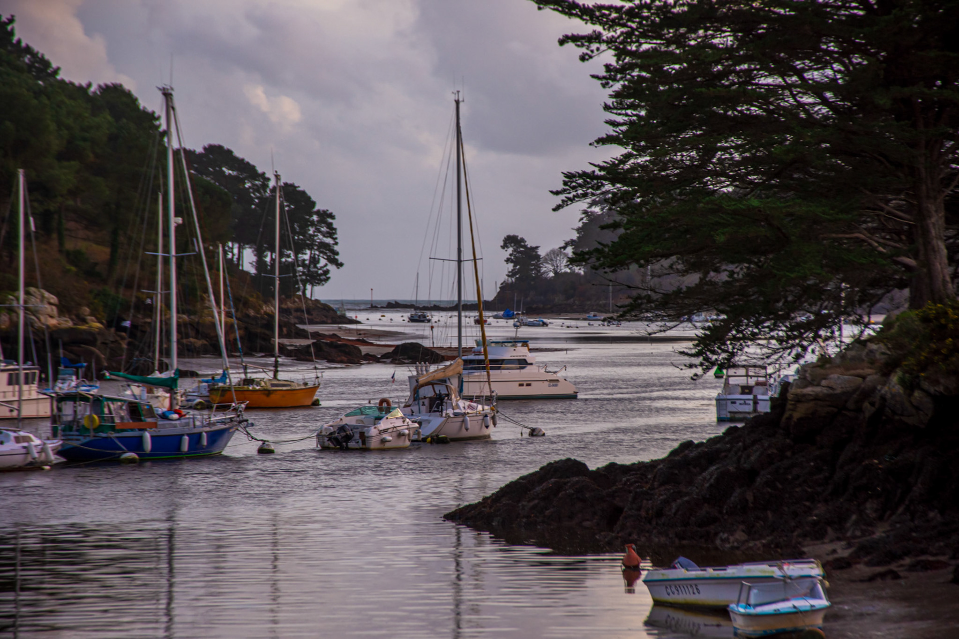 Port Manec'h depuis l'anse de Pouldon