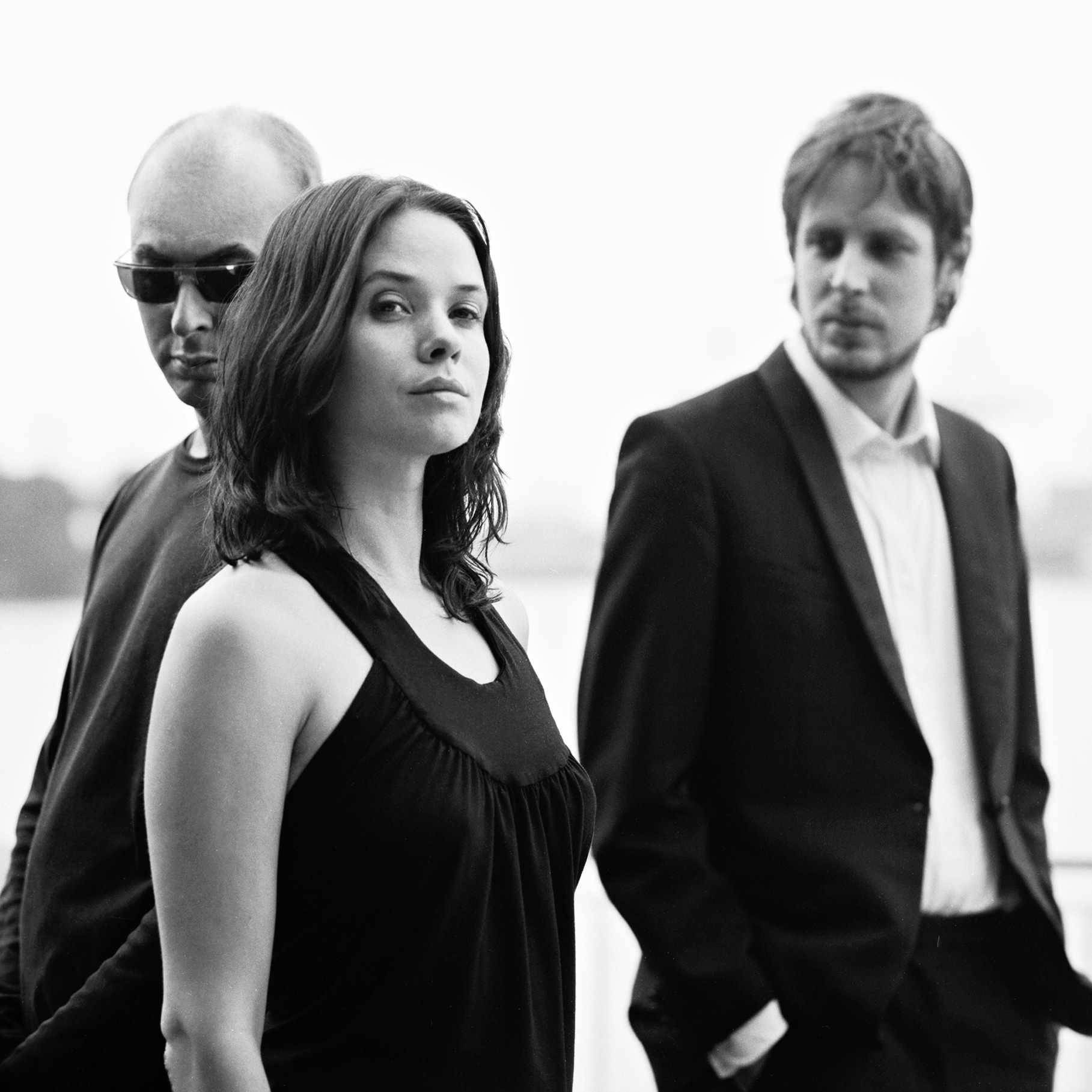 portrait von 3 musiker-innen, minimalistisch