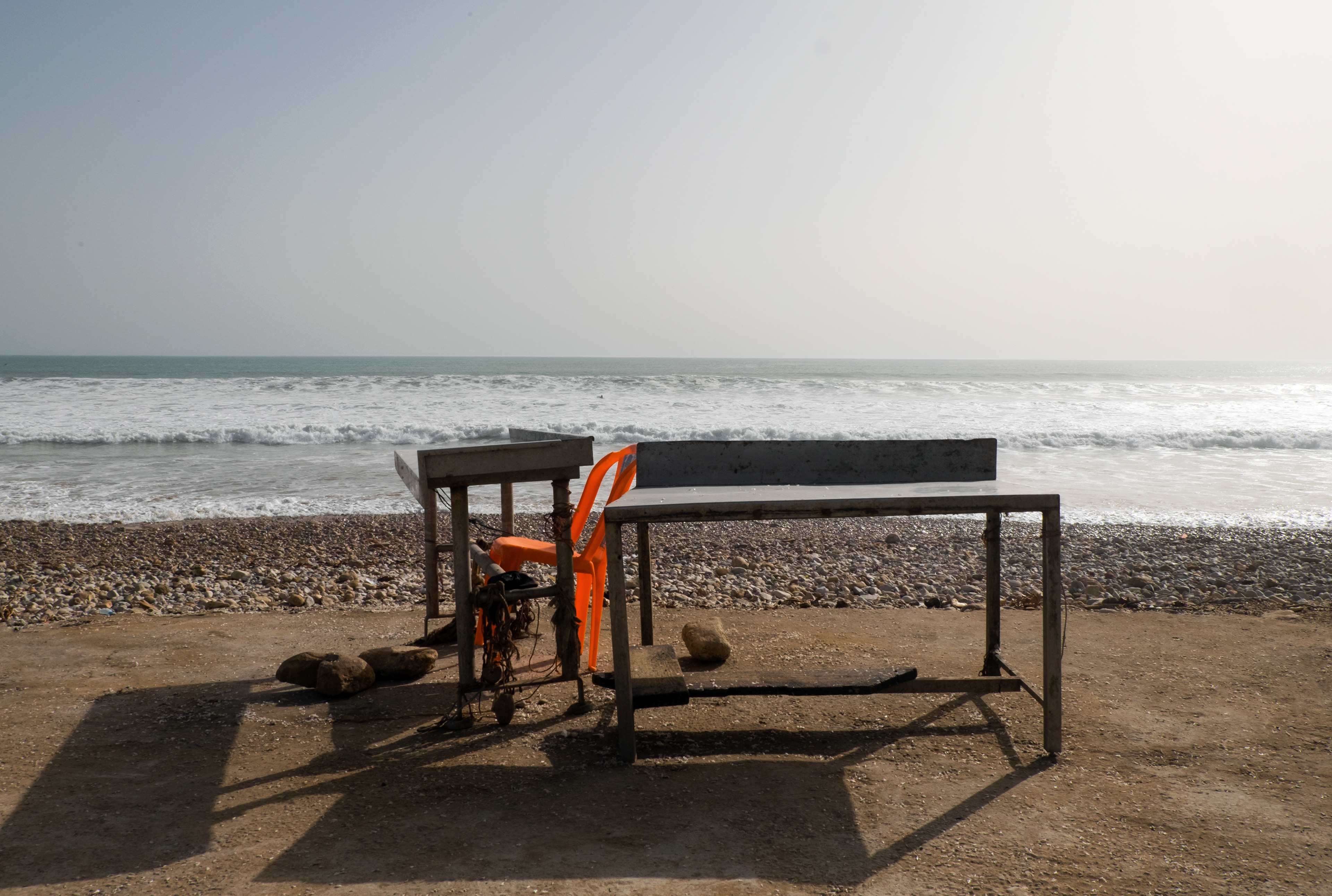 Taghazout Ausblick auf den Atlantik mit Tisch und Stuhl