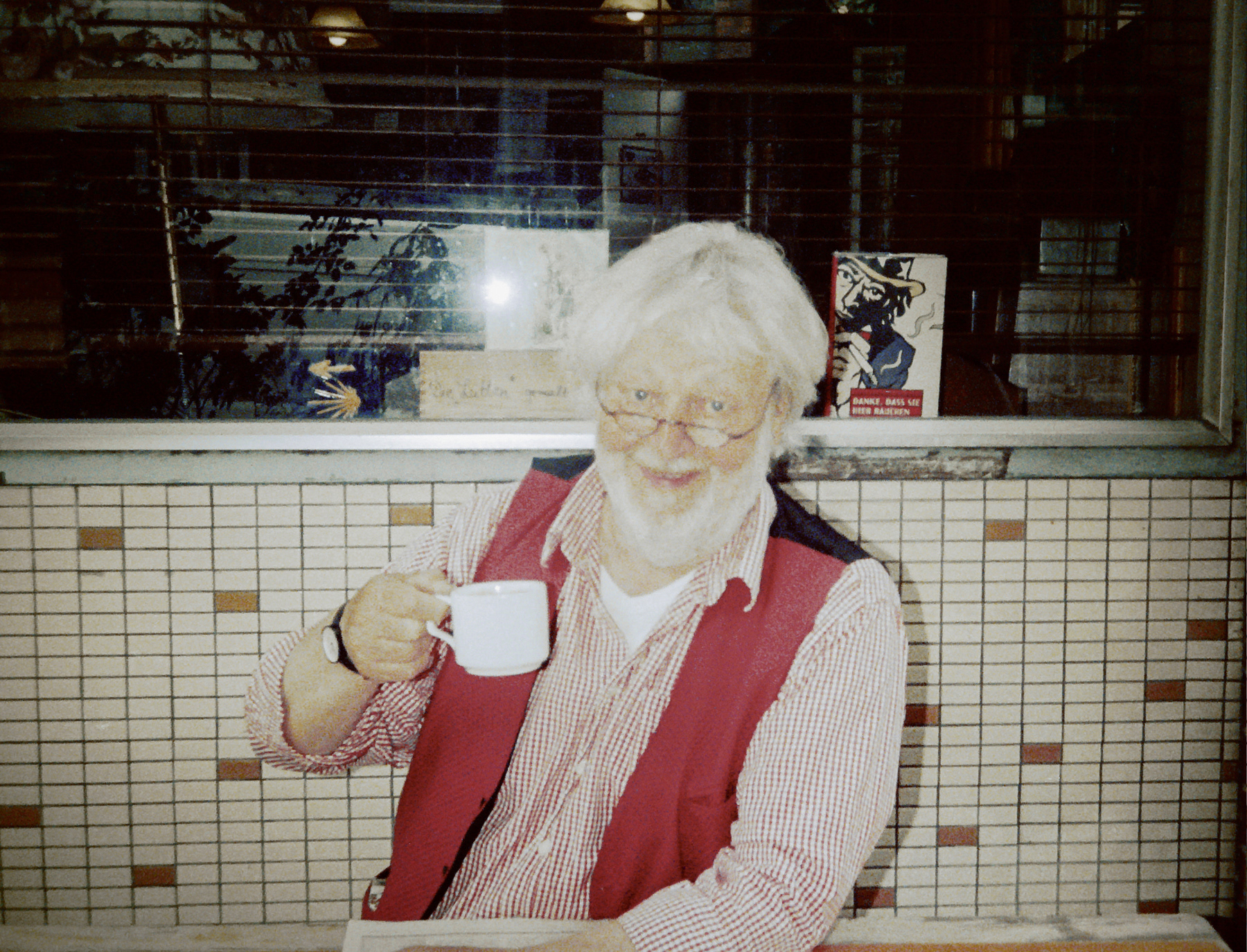 mann mit kaffeetasse, hanseatisch