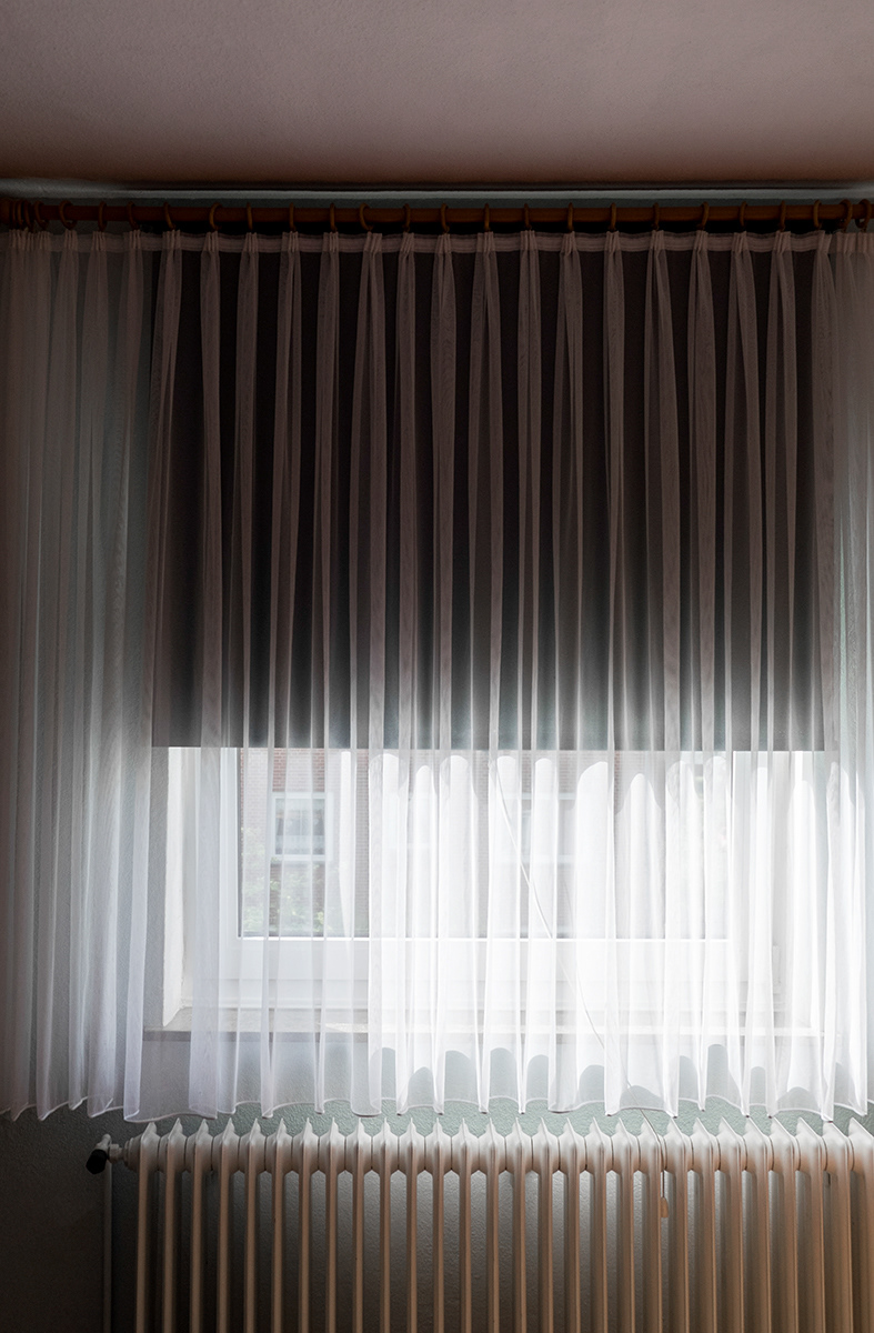 minimalistsche fotografie Gardine mit fenster