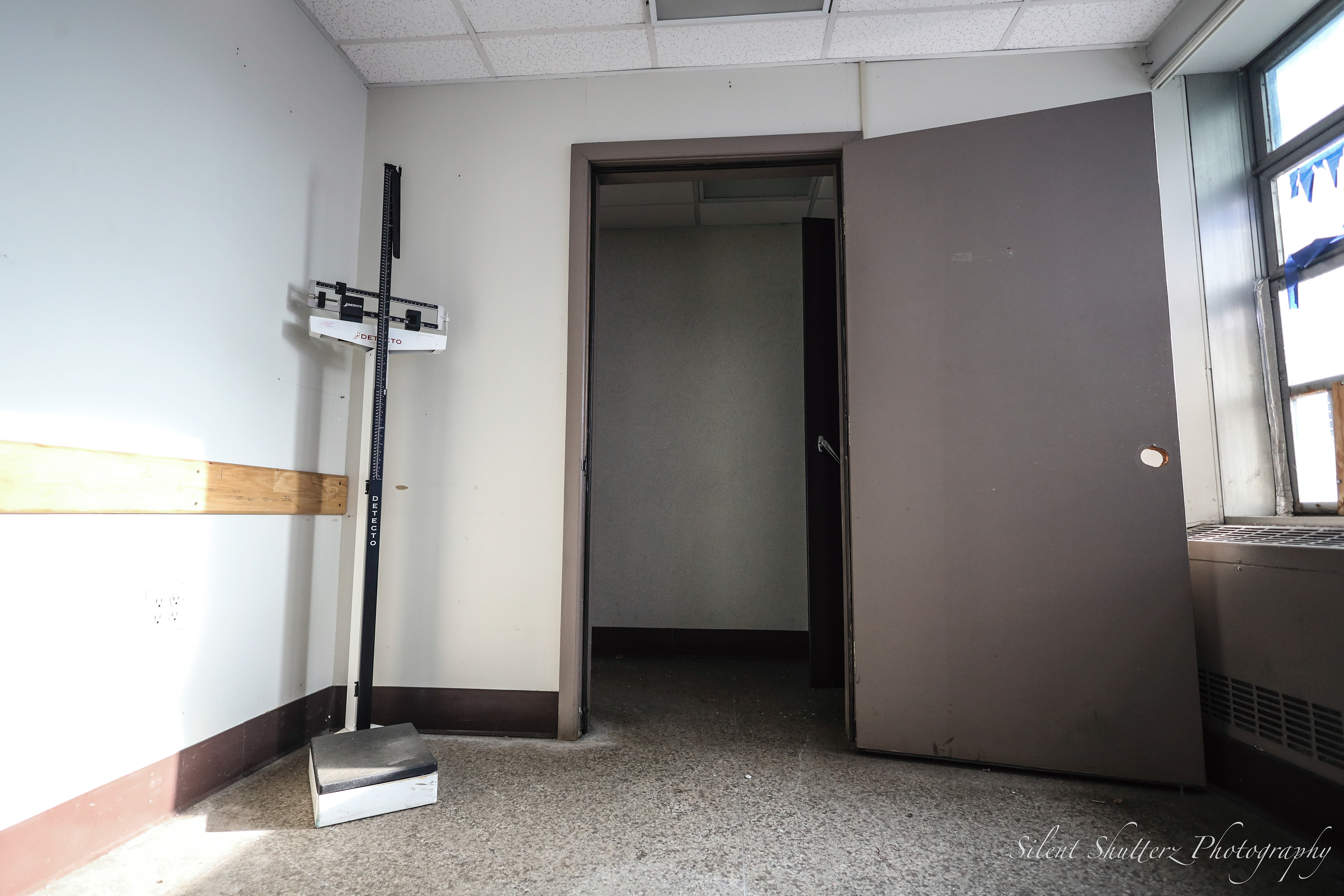 A room storing a weight scale.