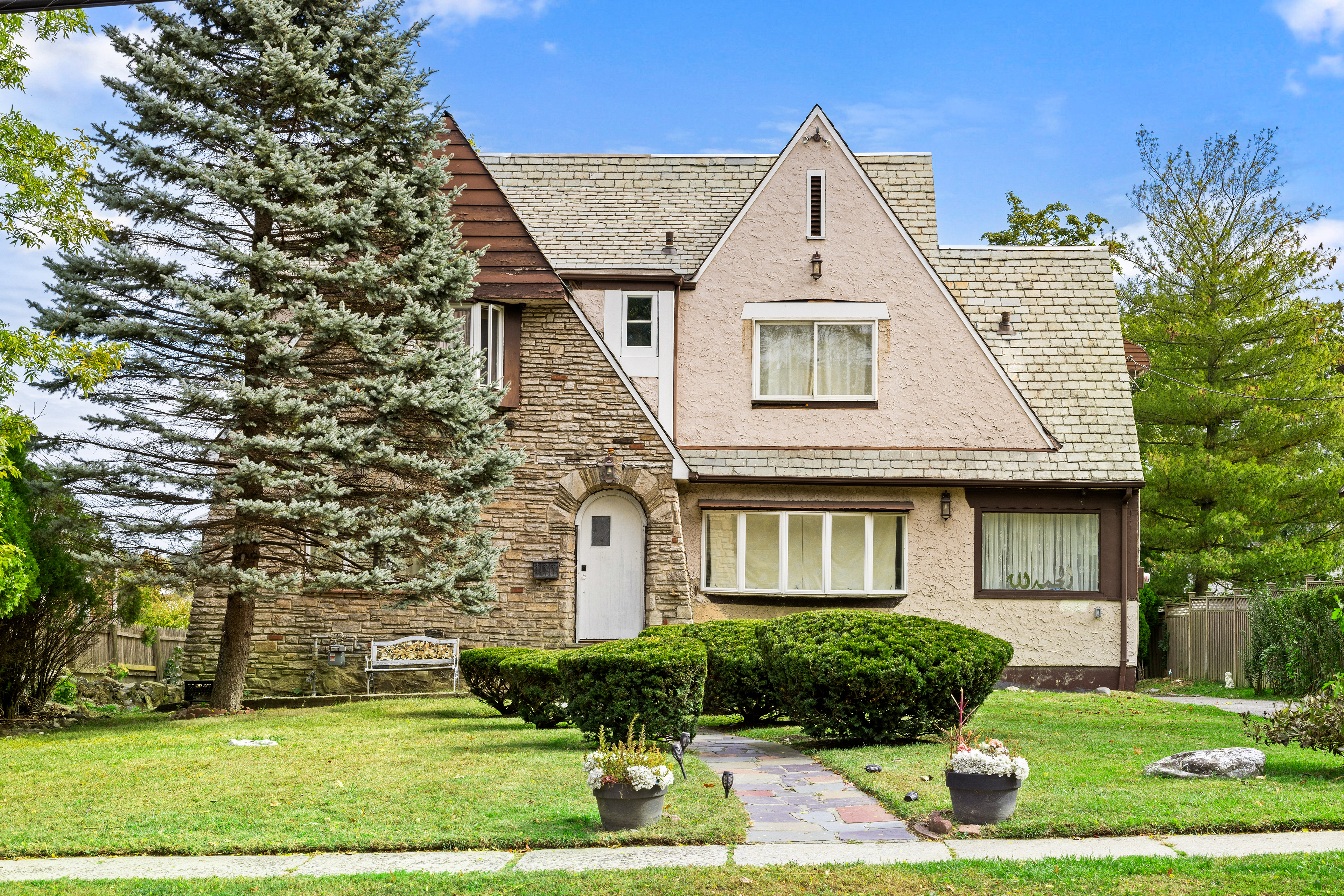 Front view of the house.