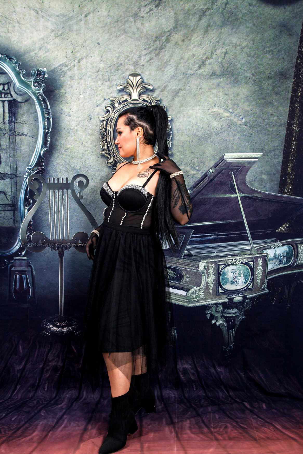 Viktoria with Piano
