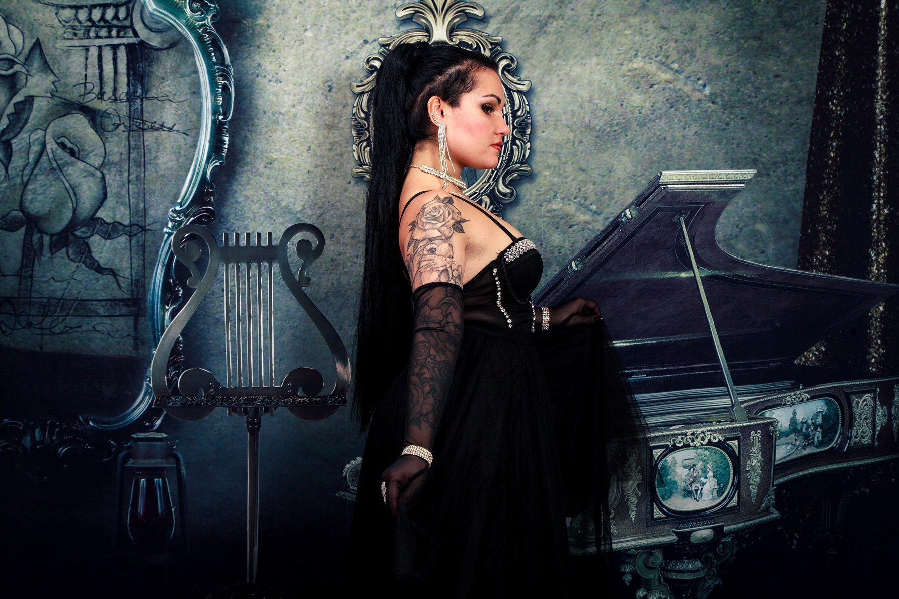 Viktoria with Piano