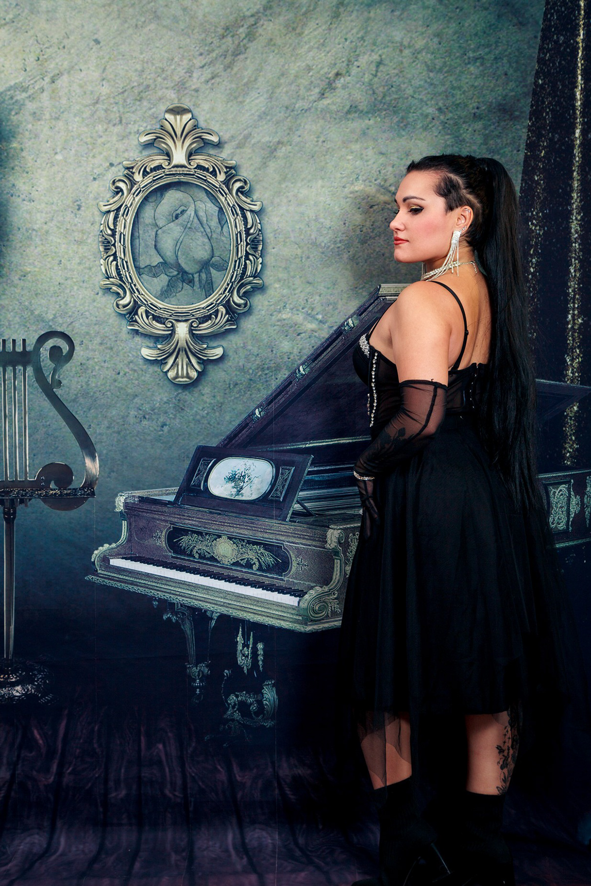 Viktoria with Piano
