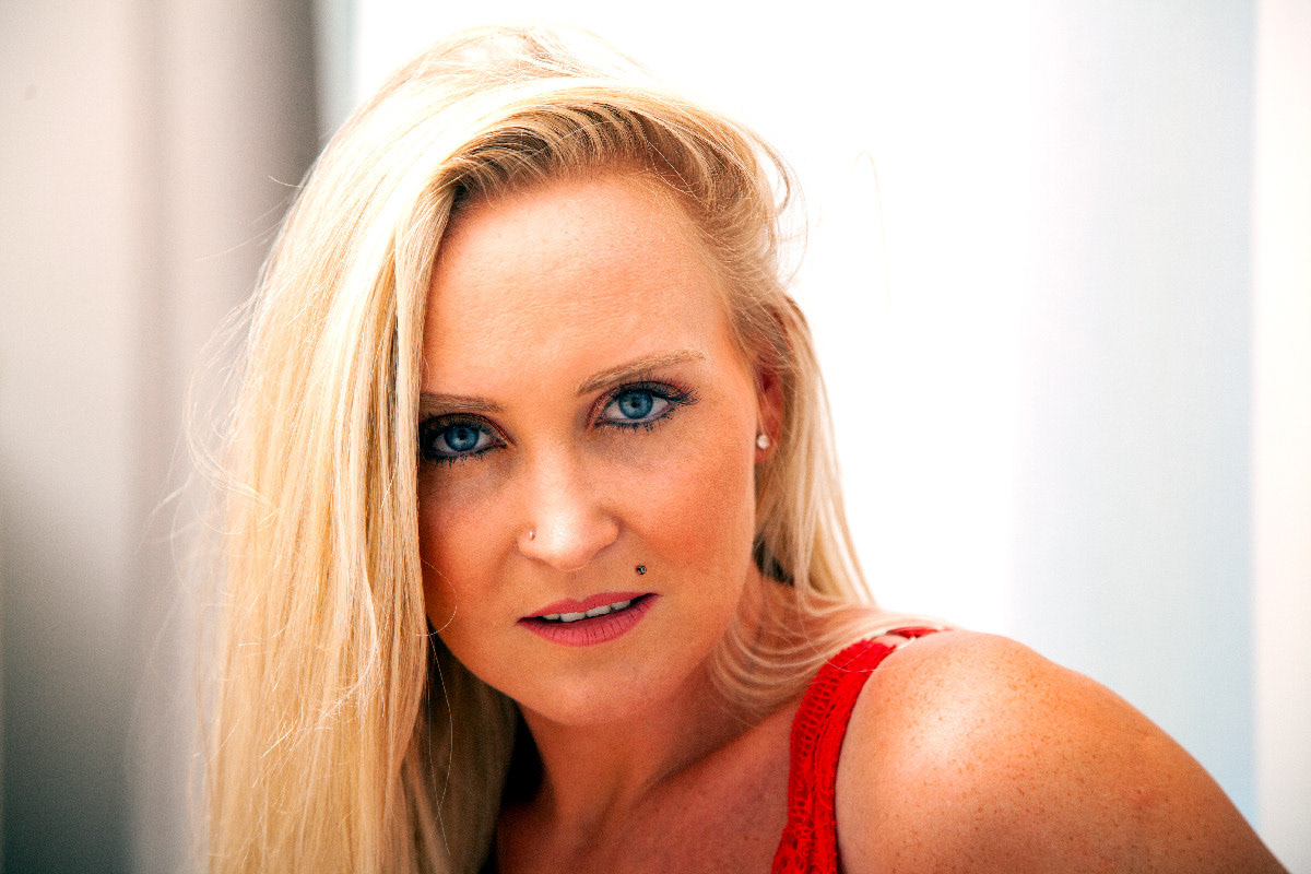 Hotel Shooting with Janett