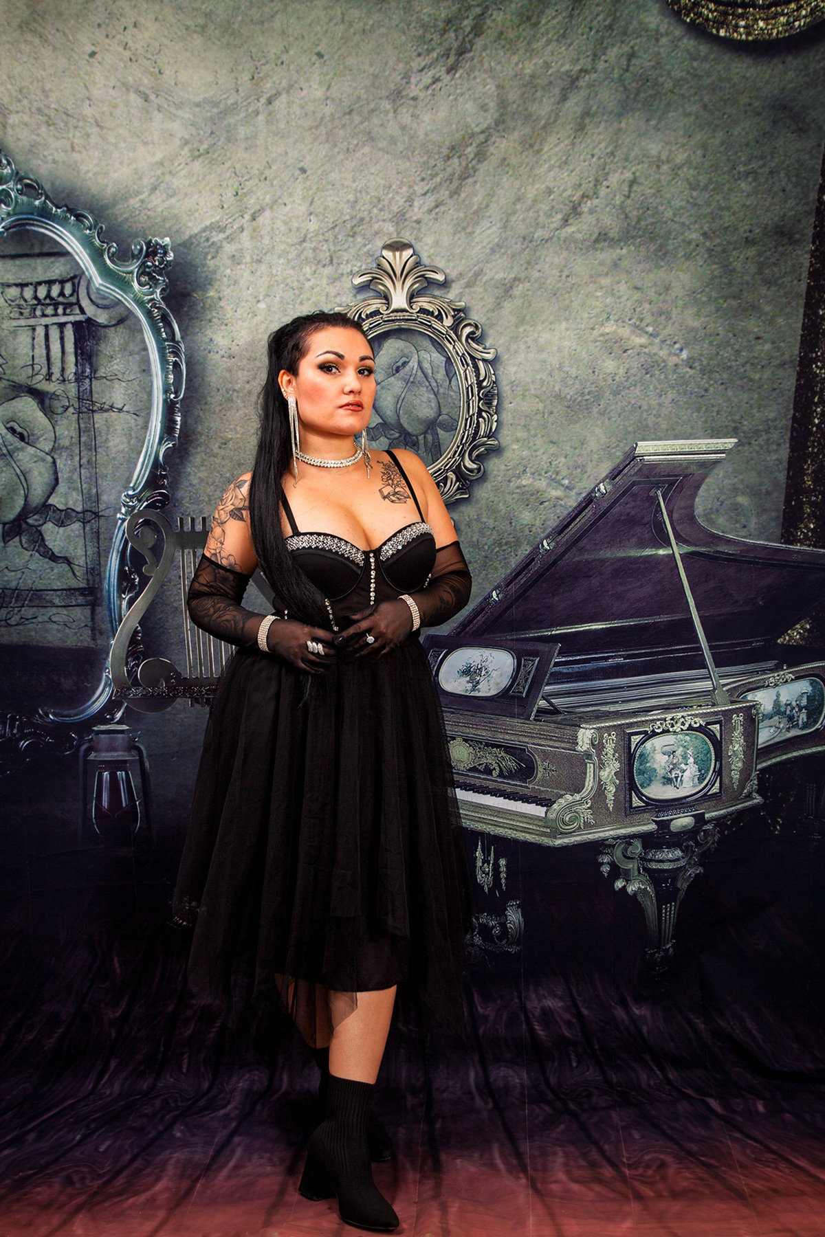 Viktoria with Piano