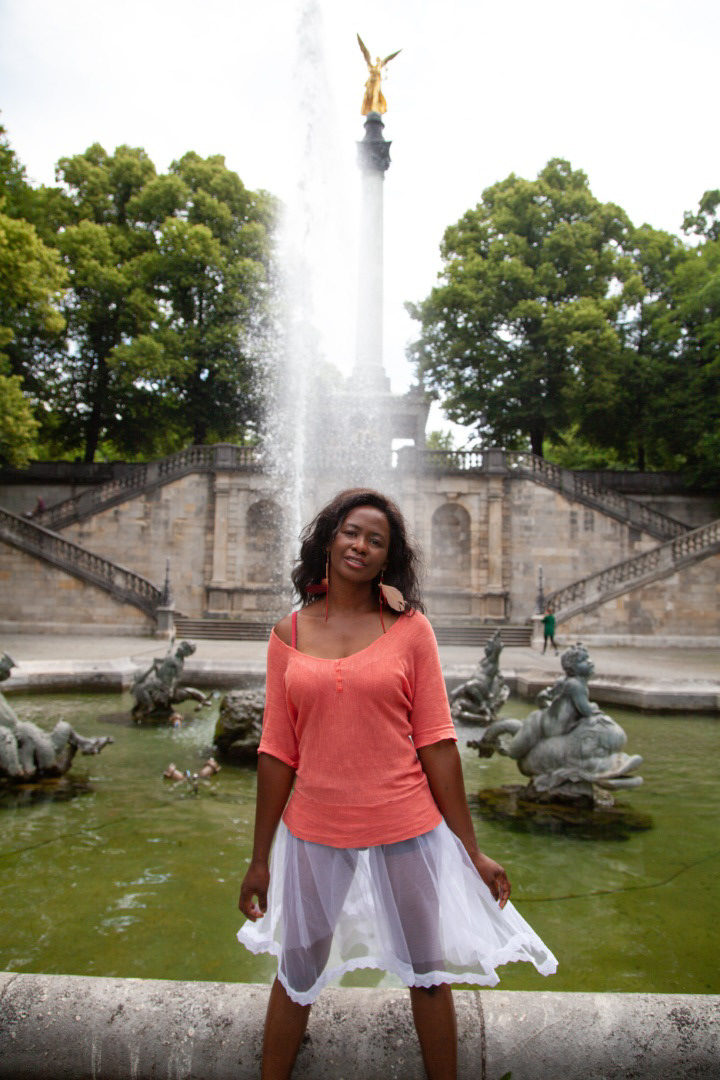 Alessandra at Friedensengel