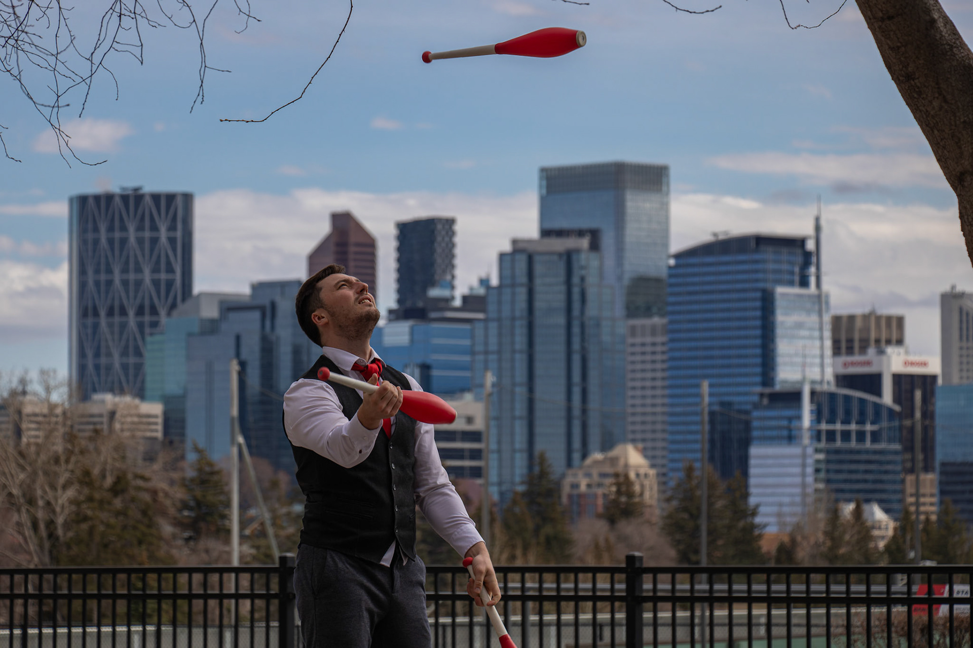 Jason Melnychuk, a renowned juggler, also known by his stage name JasonCircus, performs an entertaining performance in SAIT, Calgary on Wednesday, April 3, 2024. This event presented an excellent photographing opportunity for aspiring SAIT journalism students. Melnychuk, a seasoned entertainer since age 16, recently returned from shows in Australia.  (Photo by Armaan Khanna/The Press)