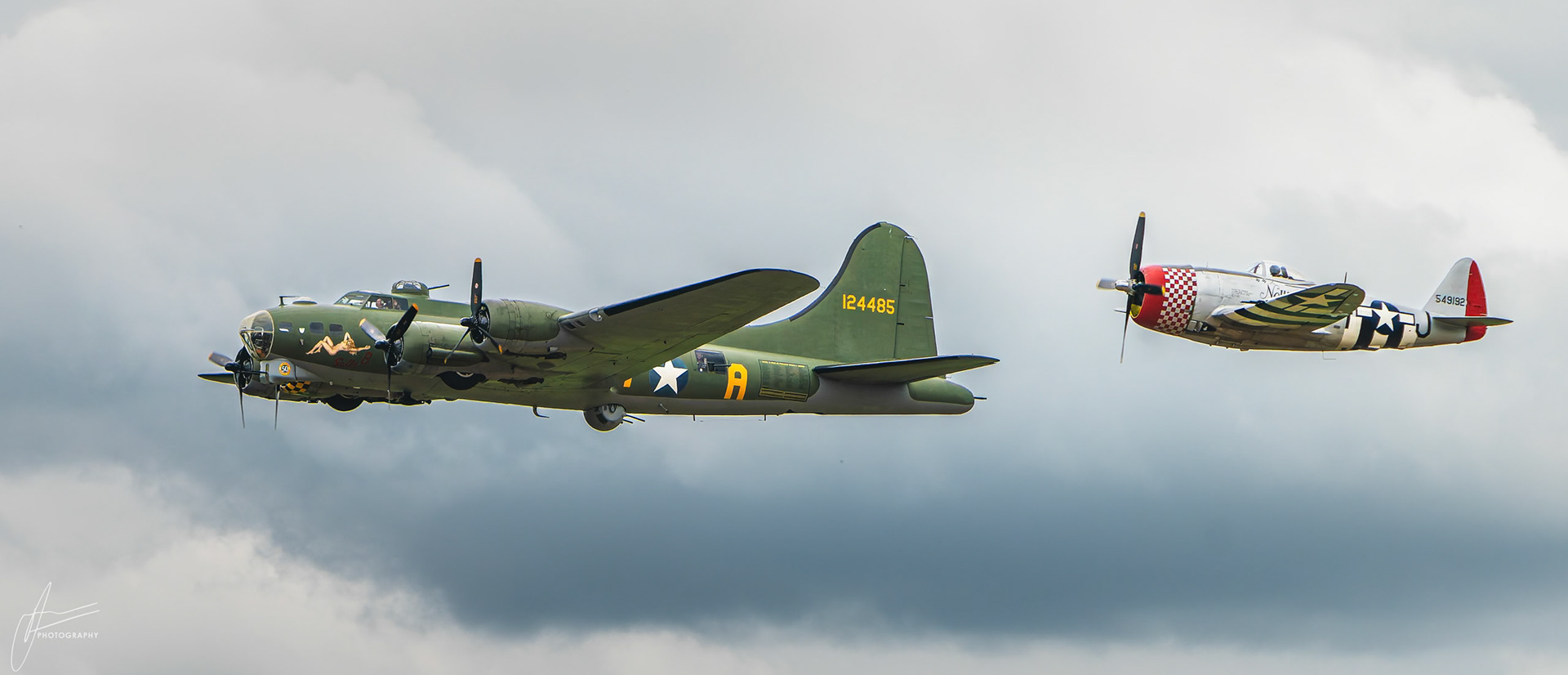Boeing B-17 Flying Fortress and Republic P-47D Thunderbolt